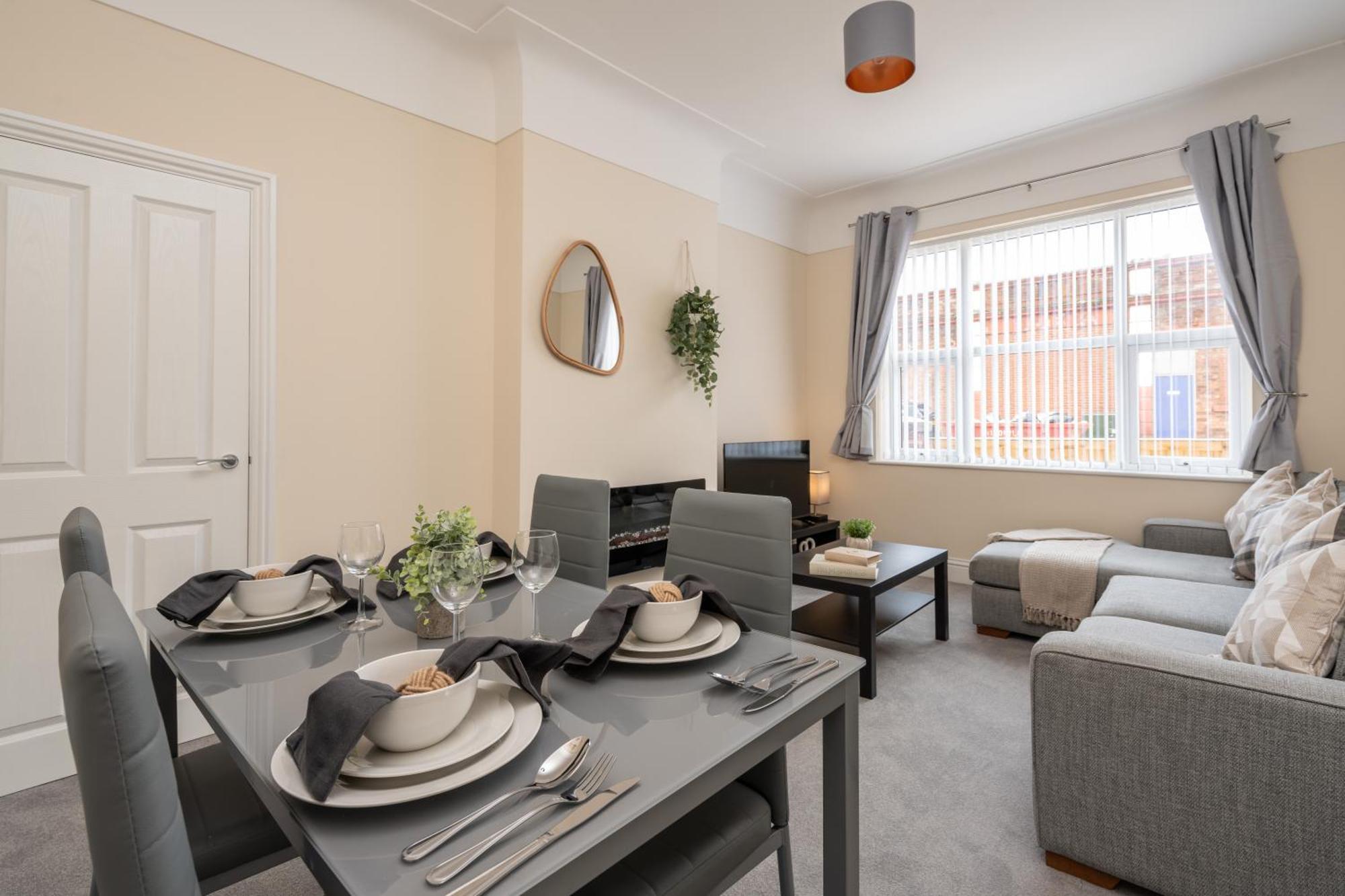 Holiday home Large Cosy House - Free On Street Parking *