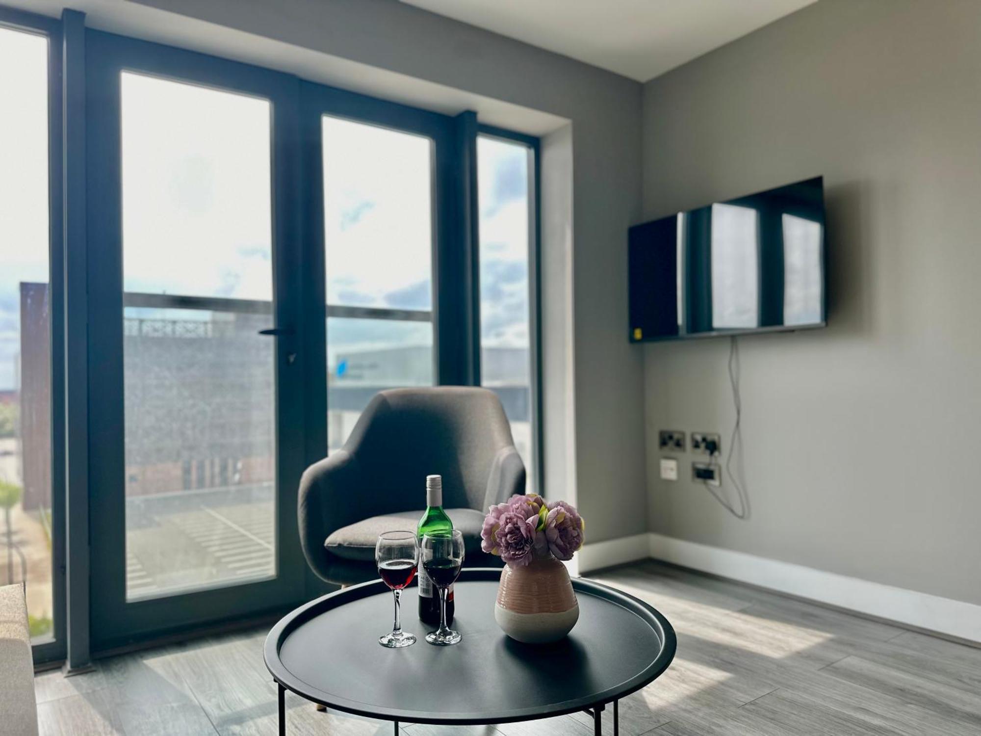 Monarchs Quay Arena By Happy Days Apartment