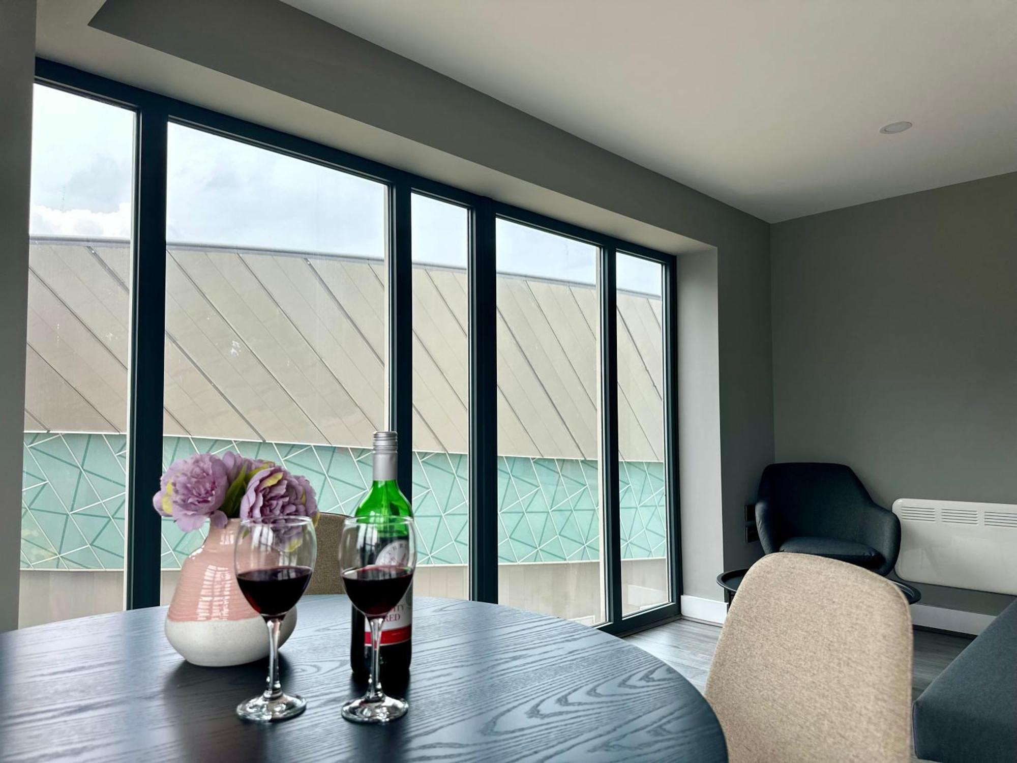 Apartment Monarchs Quay Arena By Happy Days
