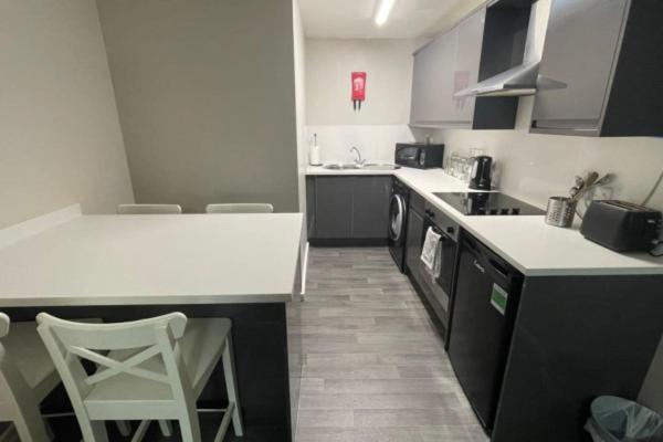 Ryan I Air I - 102 Mill Street - Free Parking Aparthotel Liverpool