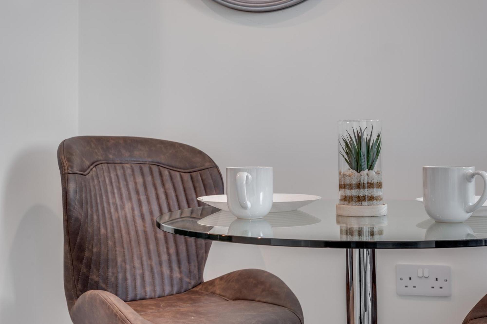 Huge Long Savings! View Balcony Penthouse Apartment Liverpool