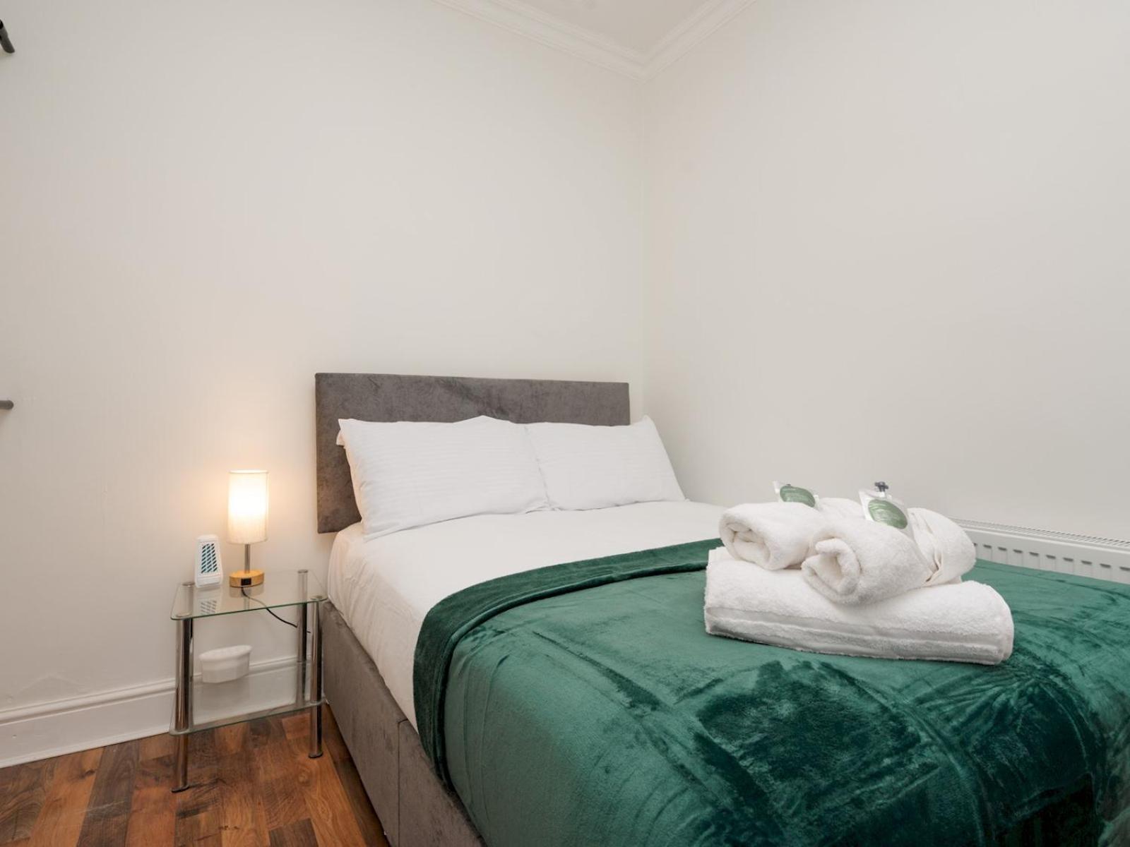 Pass The Keys Ruiskin St - Kirkdale Terrace Sleeps 5 Parking Holiday home *