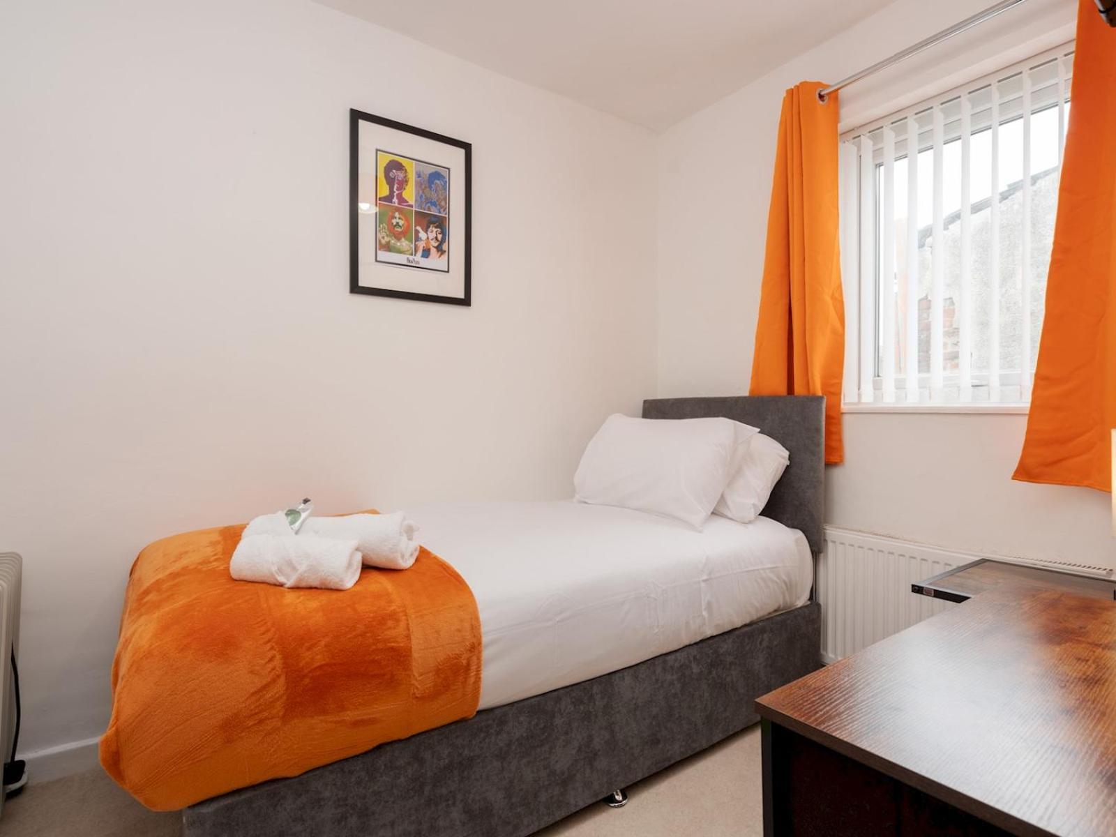 Pass The Keys Ruiskin St - Kirkdale Terrace Sleeps 5 Parking Holiday home *