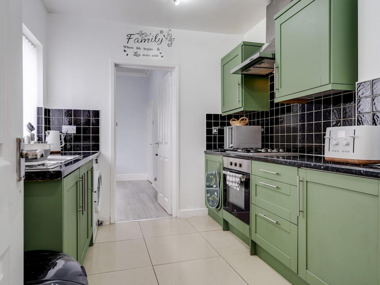 Holiday home Pass The Keys Ruiskin St - Kirkdale Terrace Sleeps 5 Parking Liverpool