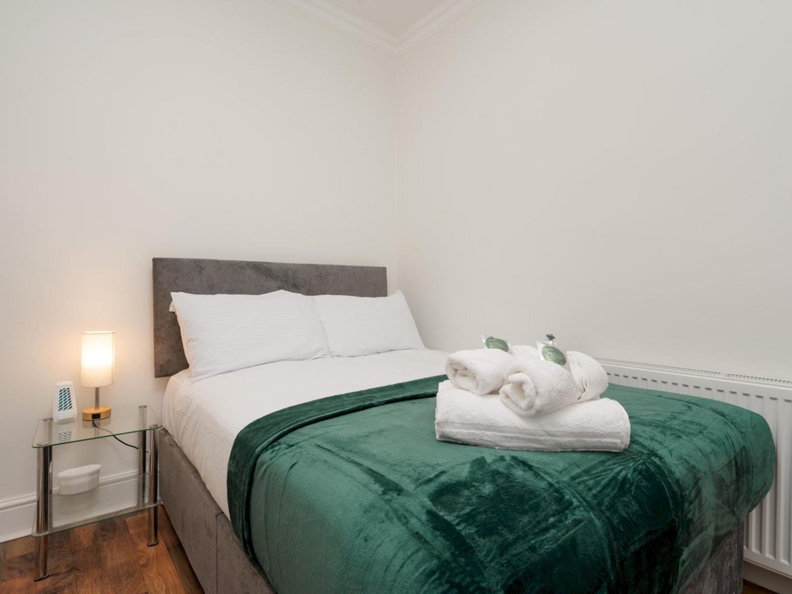 Holiday home Pass The Keys Ruiskin St - Kirkdale Terrace Sleeps 5 Parking Liverpool