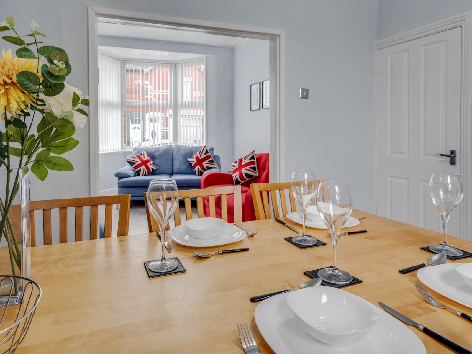 Pass The Keys Ruiskin St - Kirkdale Terrace Sleeps 5 Parking
