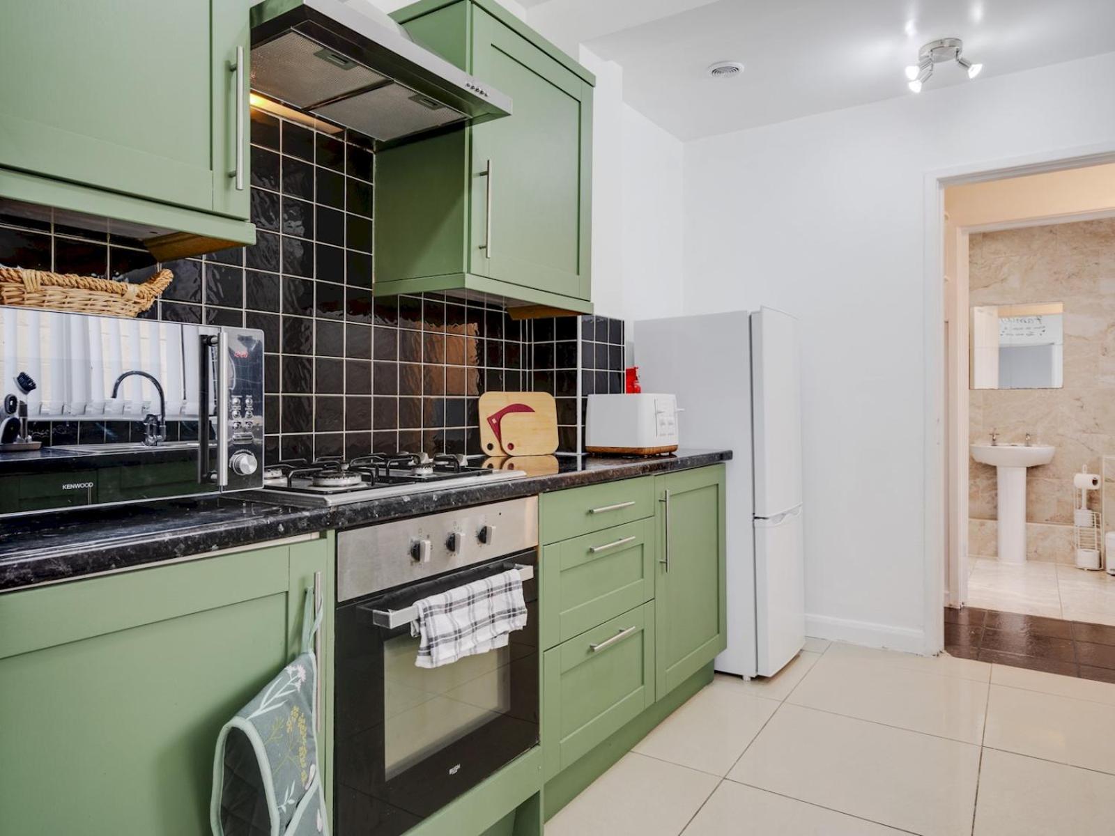 Holiday home Pass The Keys Ruiskin St - Kirkdale Terrace Sleeps 5 Parking Liverpool