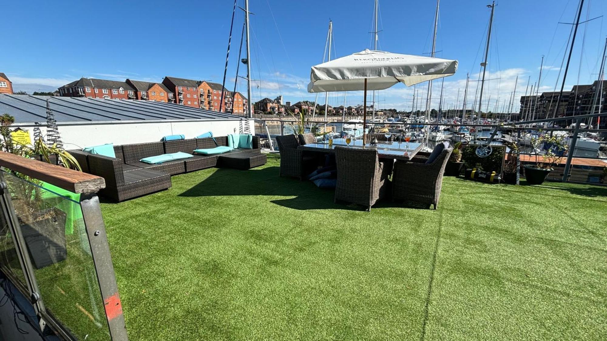 Float Uniquely On Waterfront On Our High End 8 Berth Houseboat * Liverpool