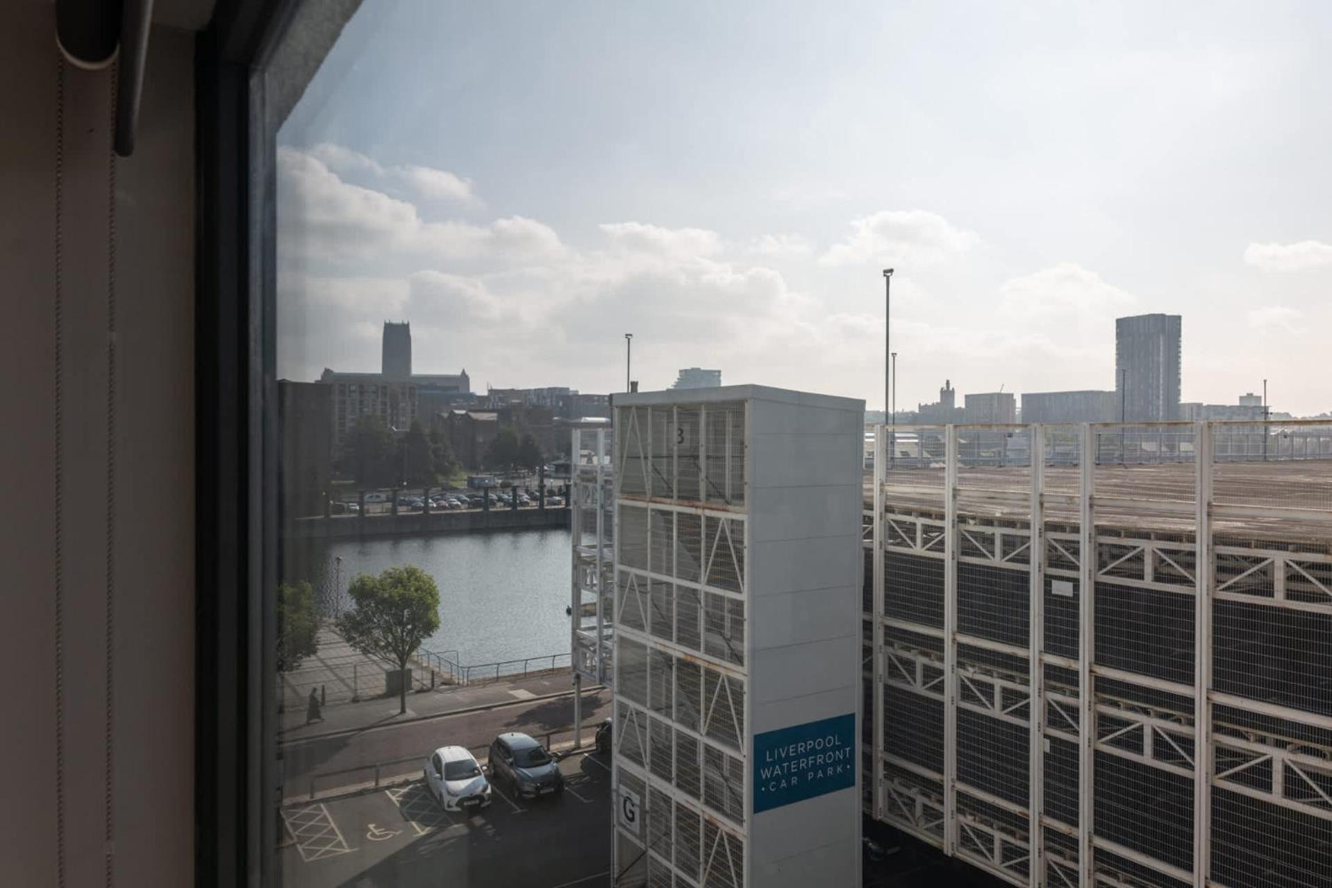 Host & - Monarchs Quay Apartment