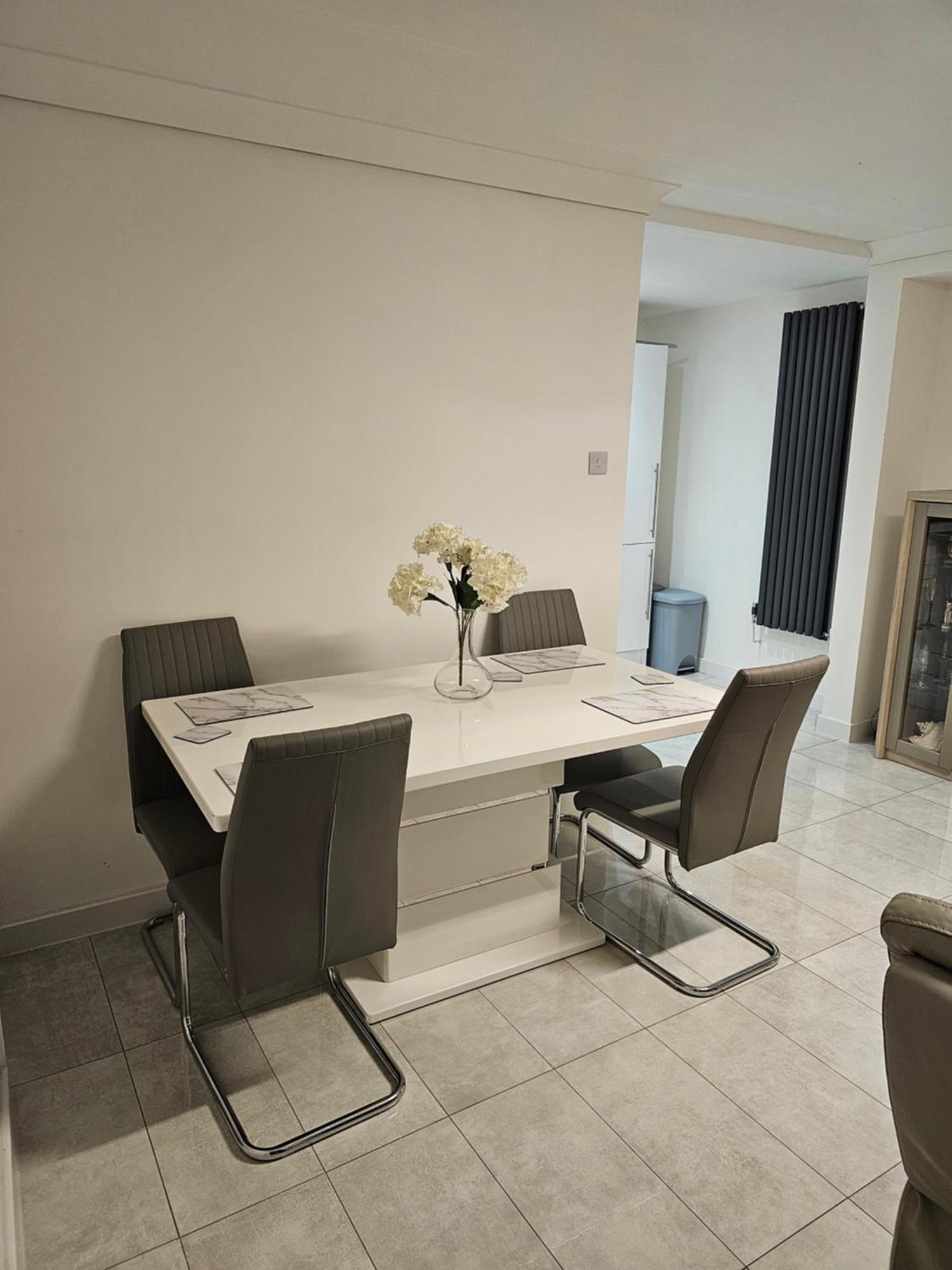Woolfall Heath Avenue Apartment *