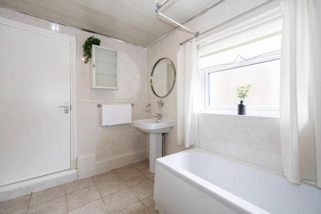 Cosy 4br House Near Center