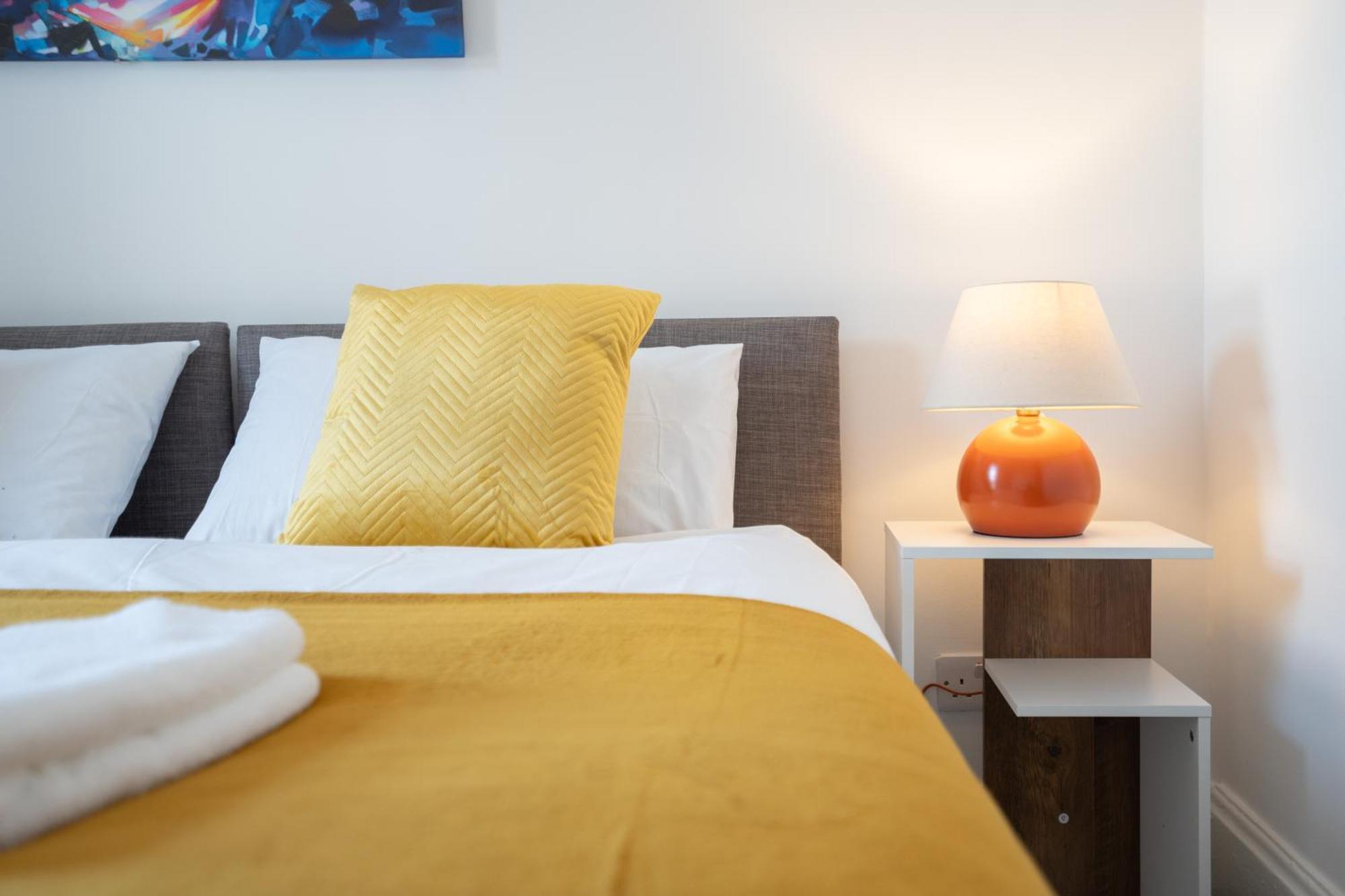Charming & Trendy 4 Bedroom Luxury In Anfield Apartment *