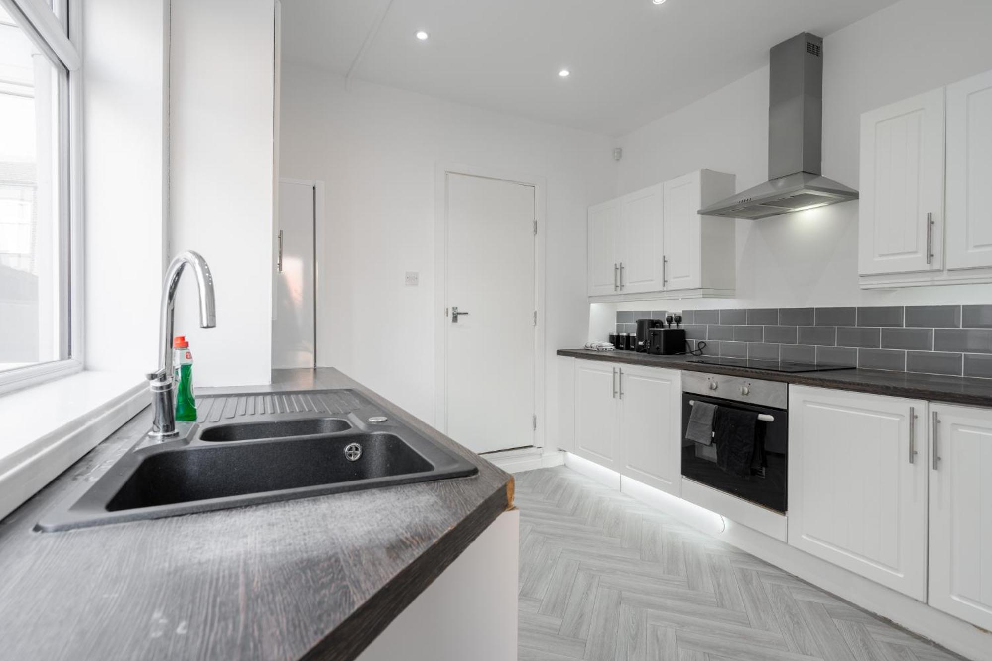 Charming & Trendy 4 Bedroom Luxury In Anfield * Liverpool