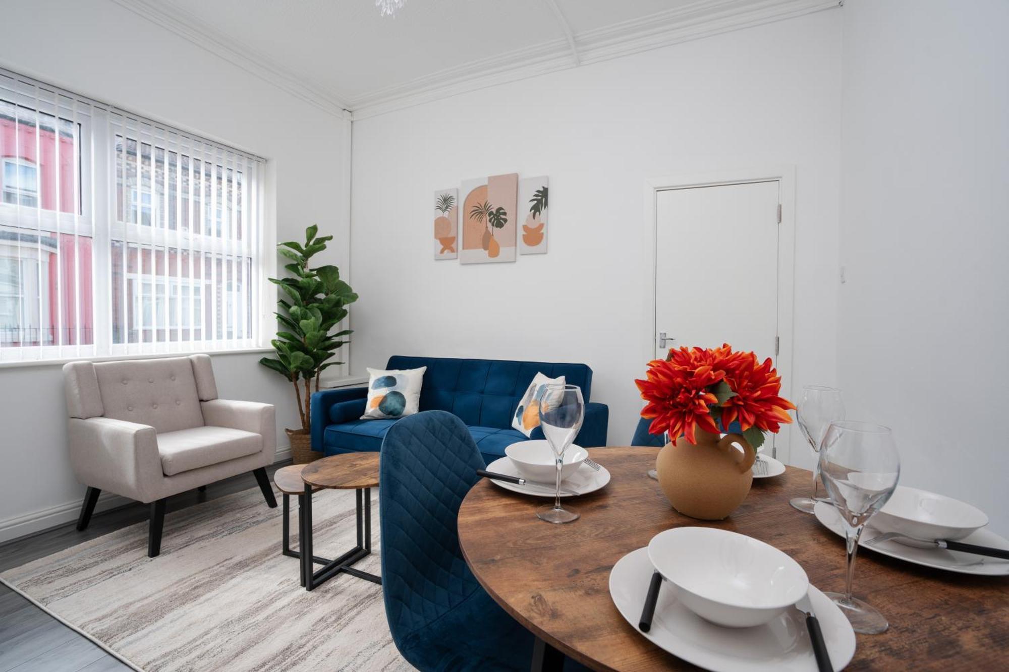 Charming & Trendy 4 Bedroom Luxury In Anfield Apartment *