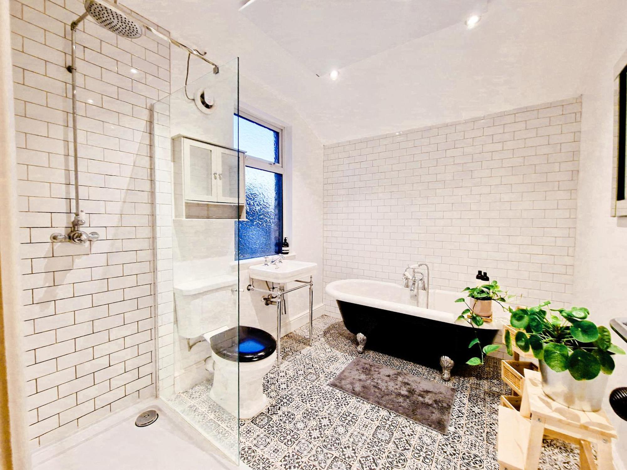 Upscale Family Beautiful Setting Apartment Liverpool