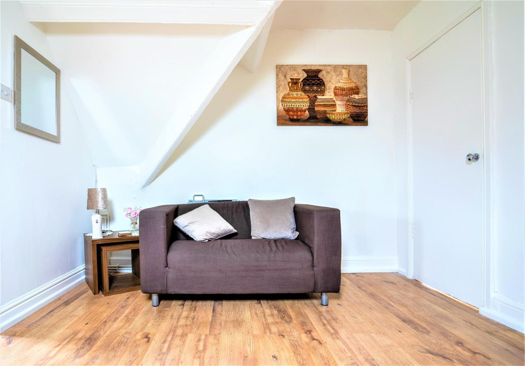 Travellers In The Heart Of Orrell Park Apartment