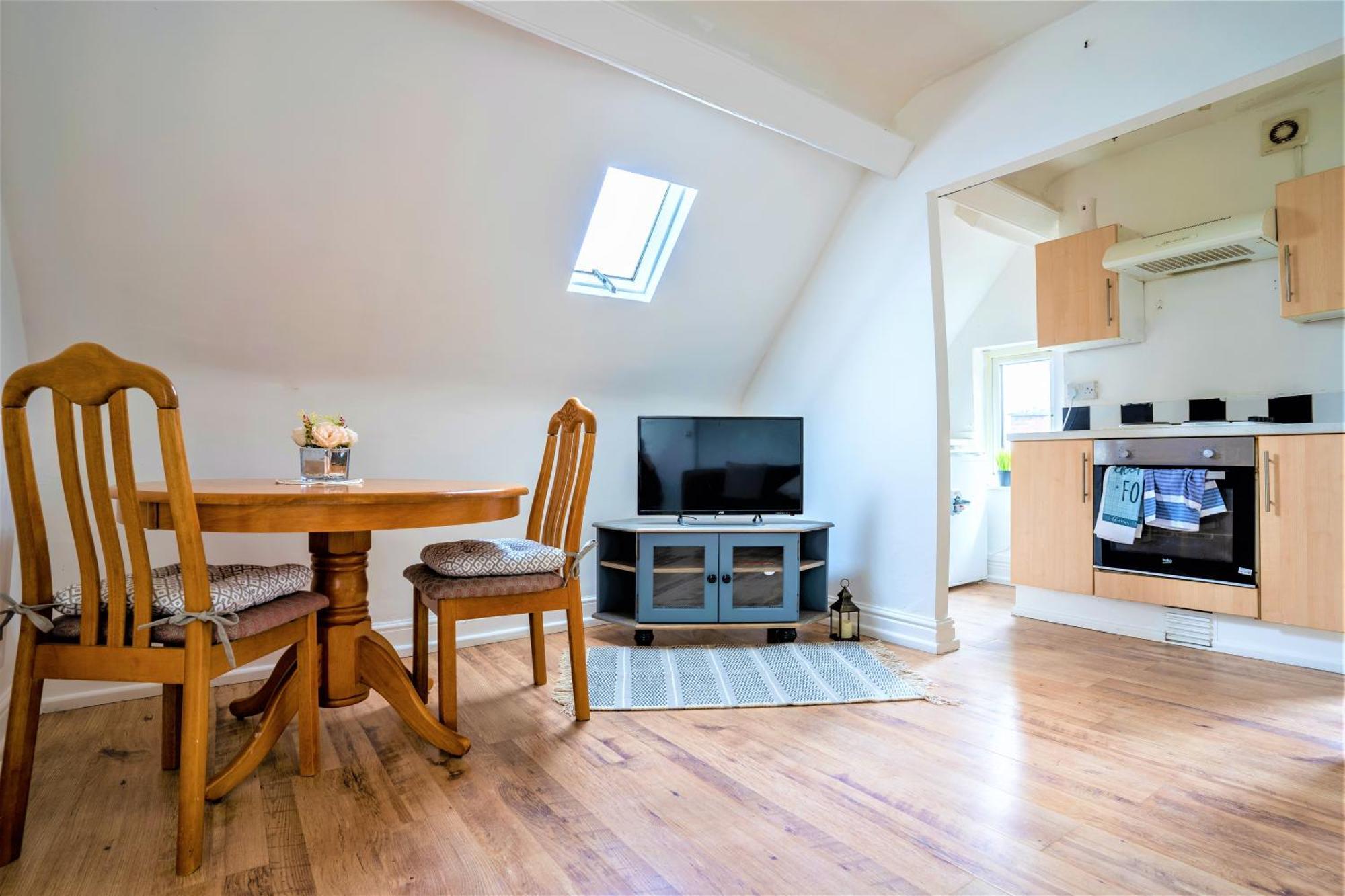 Travellers In The Heart Of Orrell Park Apartment *