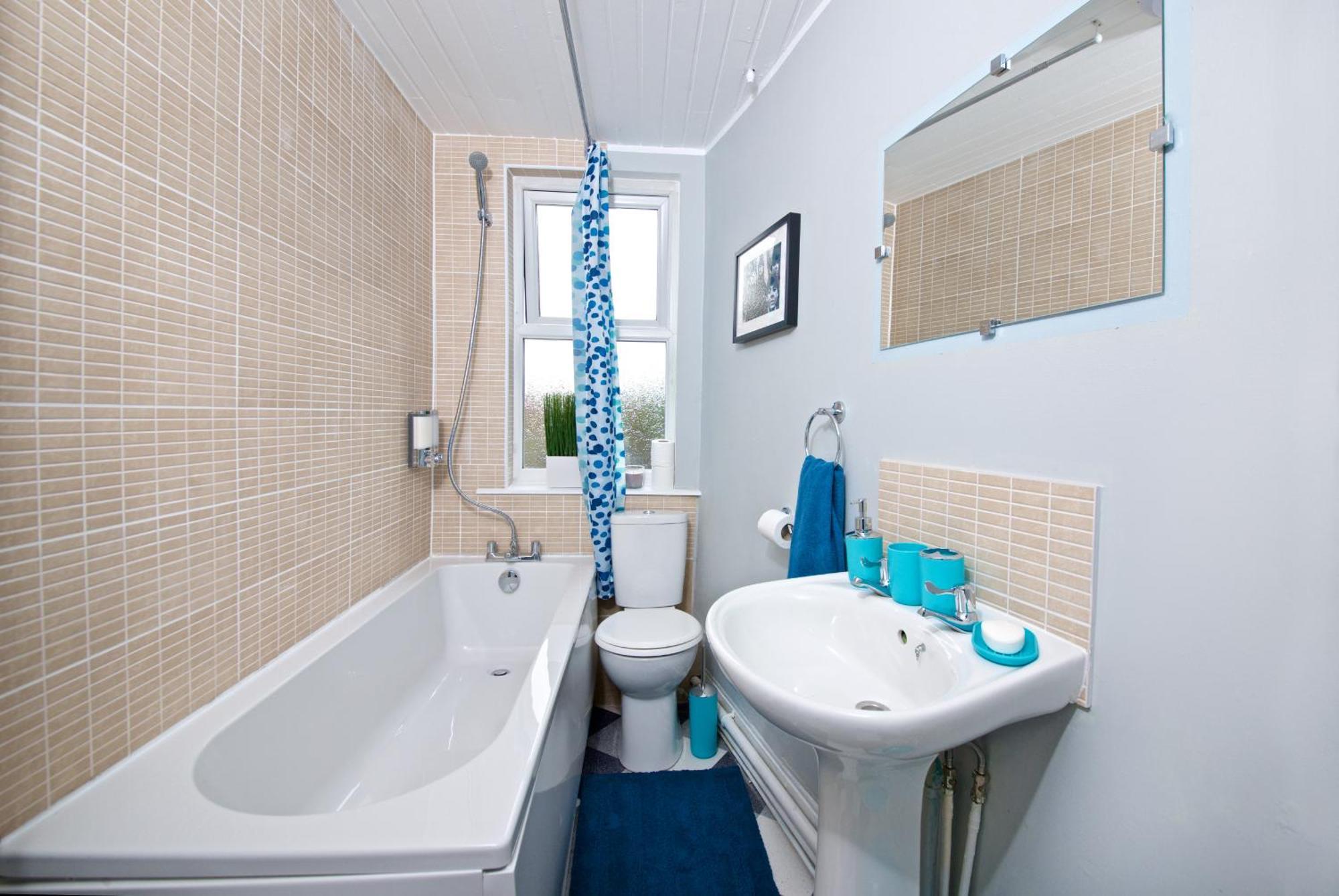 Beatles Themed Spacious 5 Bedrooms Terraced House Holiday home