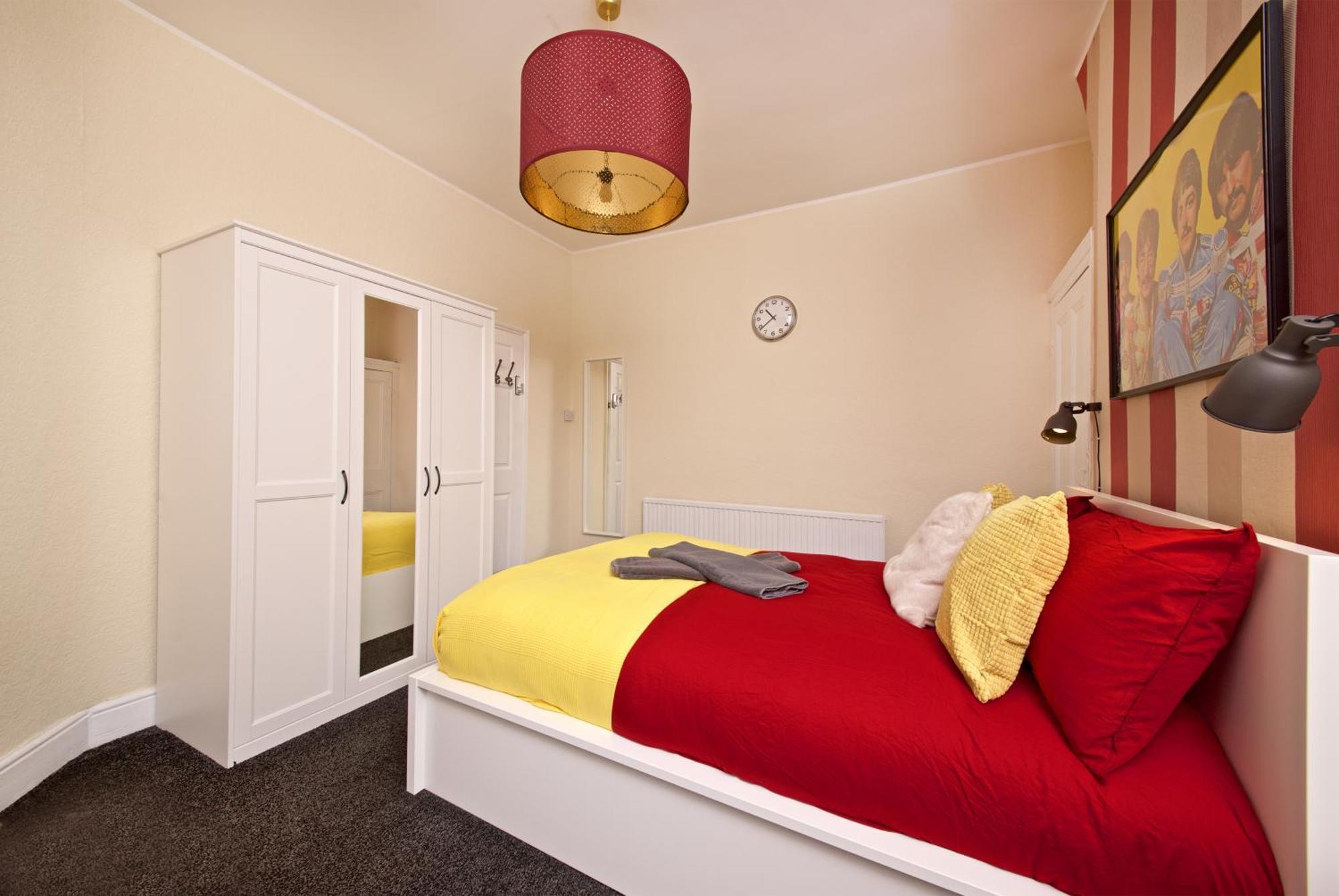 Beatles Themed Spacious 5 Bedrooms Terraced House