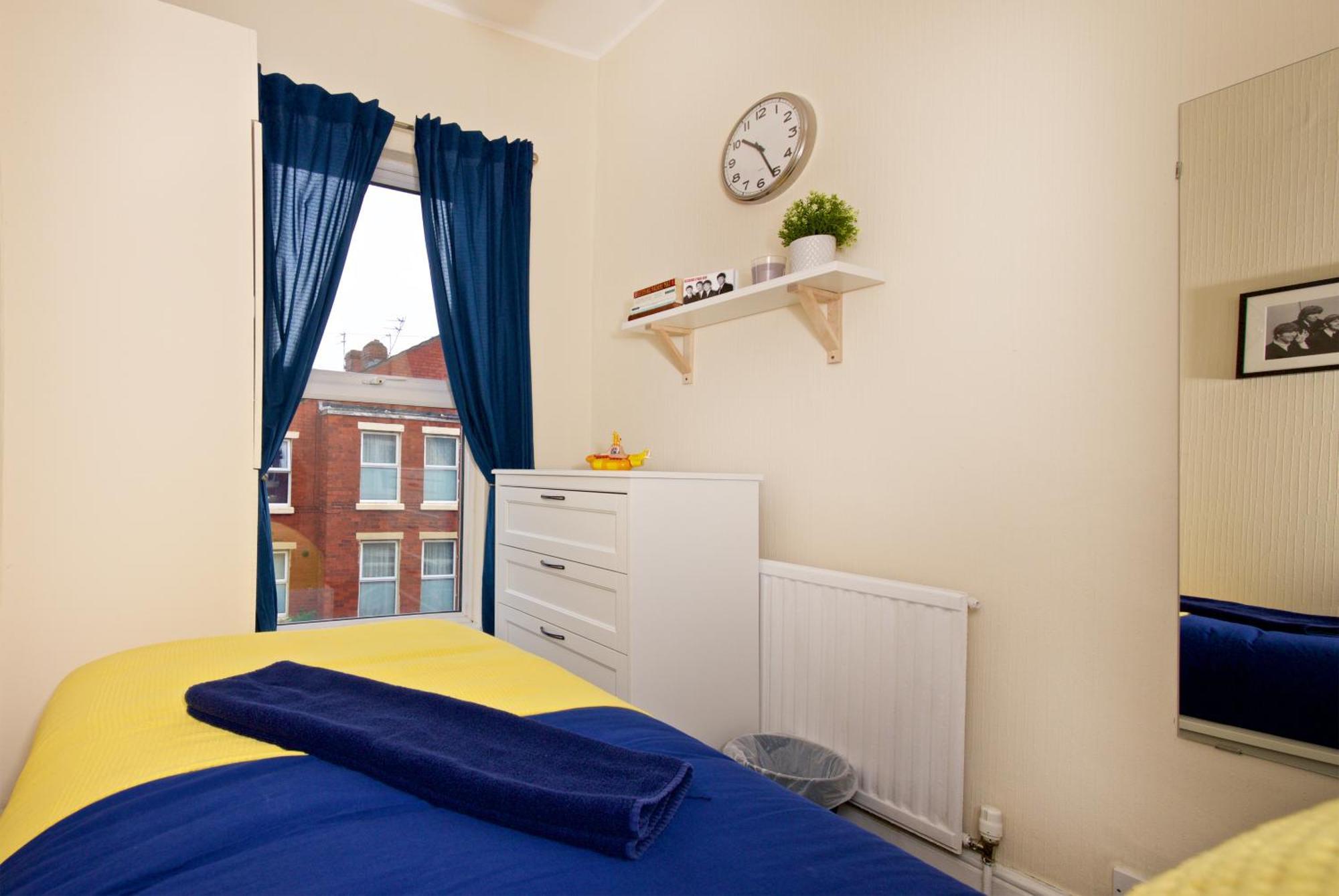 Holiday home Beatles Themed Spacious 5 Bedrooms Terraced House