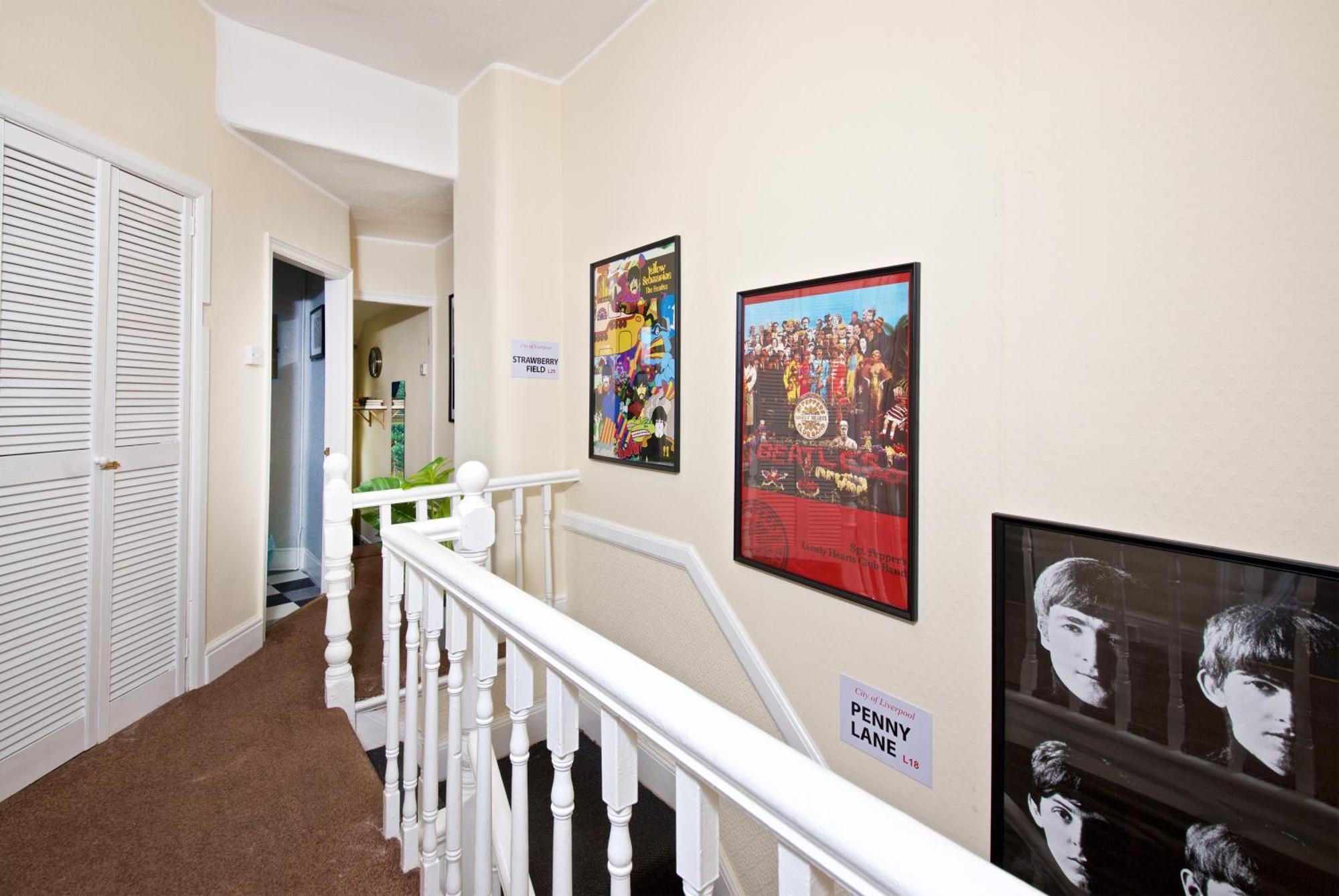 Beatles Themed Spacious 5 Bedrooms Terraced House Holiday home *
