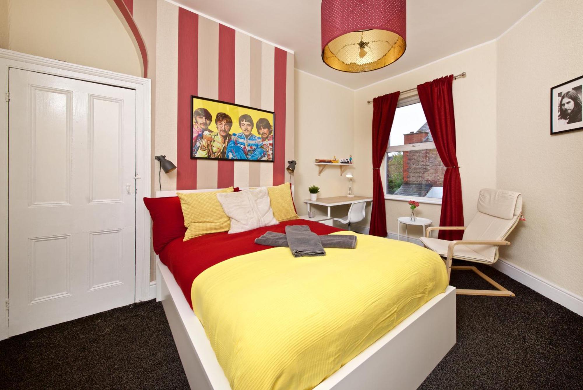 Holiday home Beatles Themed Spacious 5 Bedrooms Terraced House *