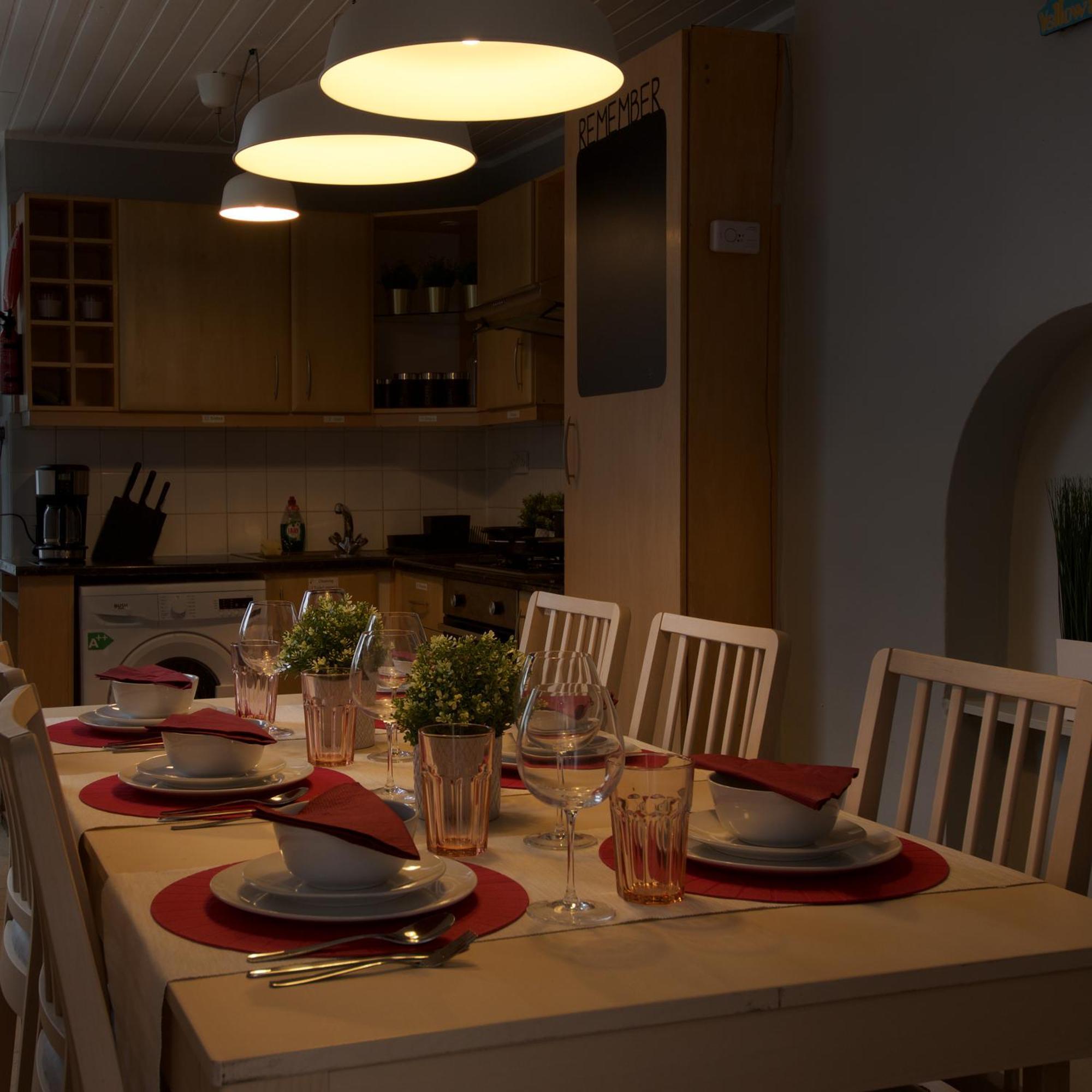 Beatles Themed Spacious 5 Bedrooms Terraced House Holiday home *