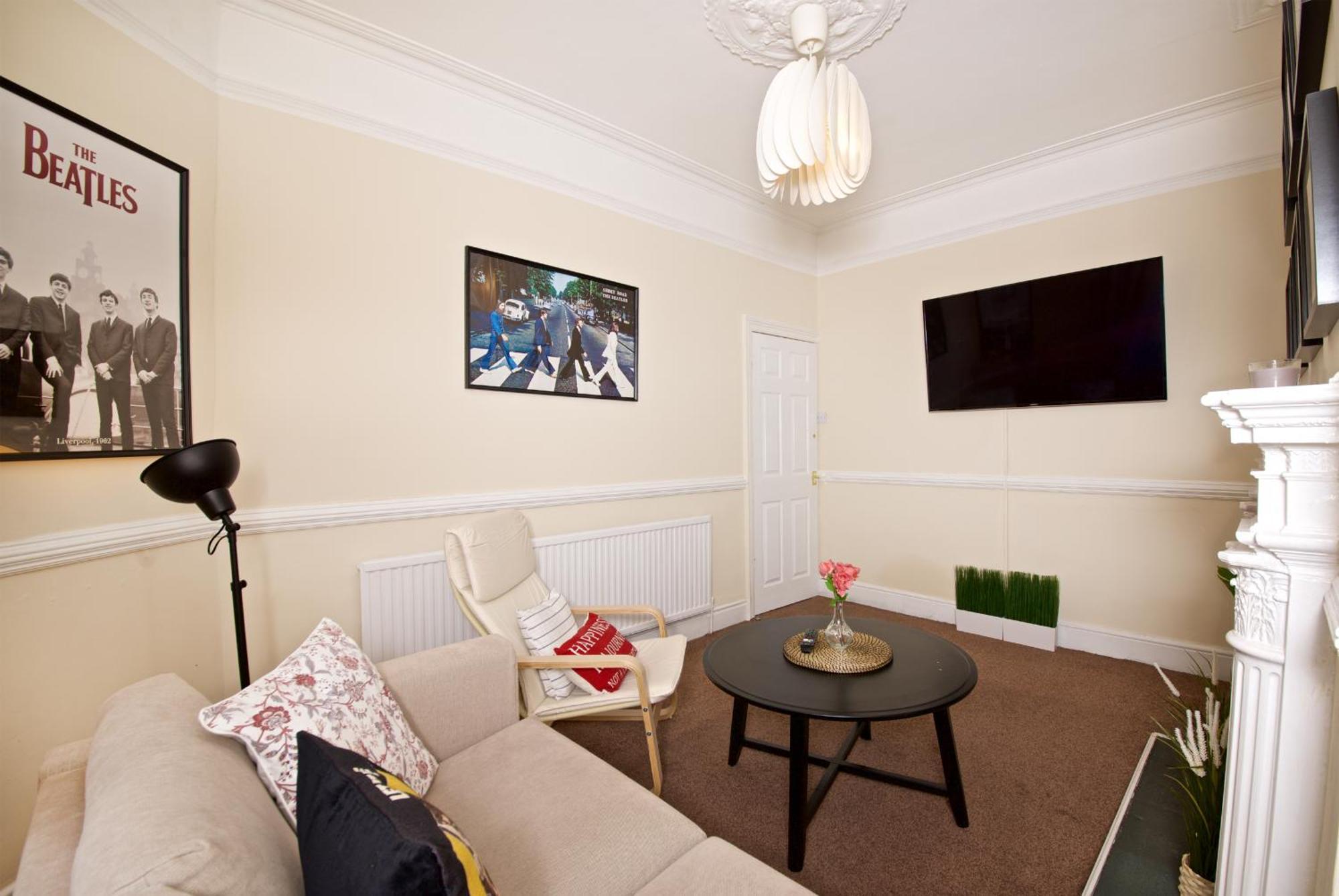 Holiday home Beatles Themed Spacious 5 Bedrooms Terraced House *