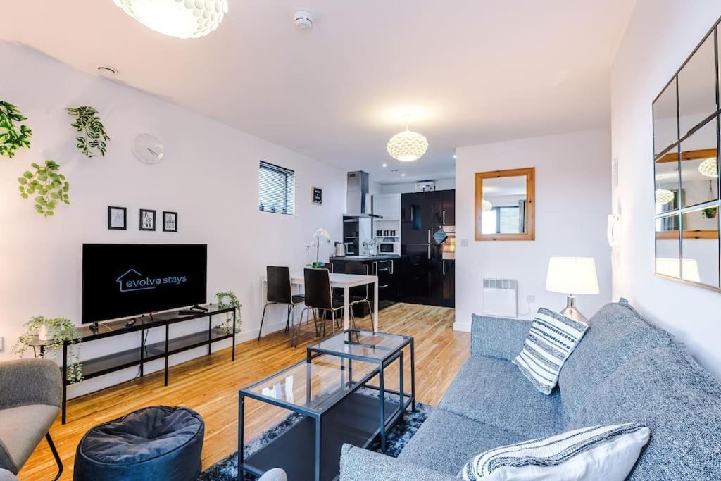 Apartment Sleeps 6, Stylish Apartment, Perfect For Groups, Long Term Disc