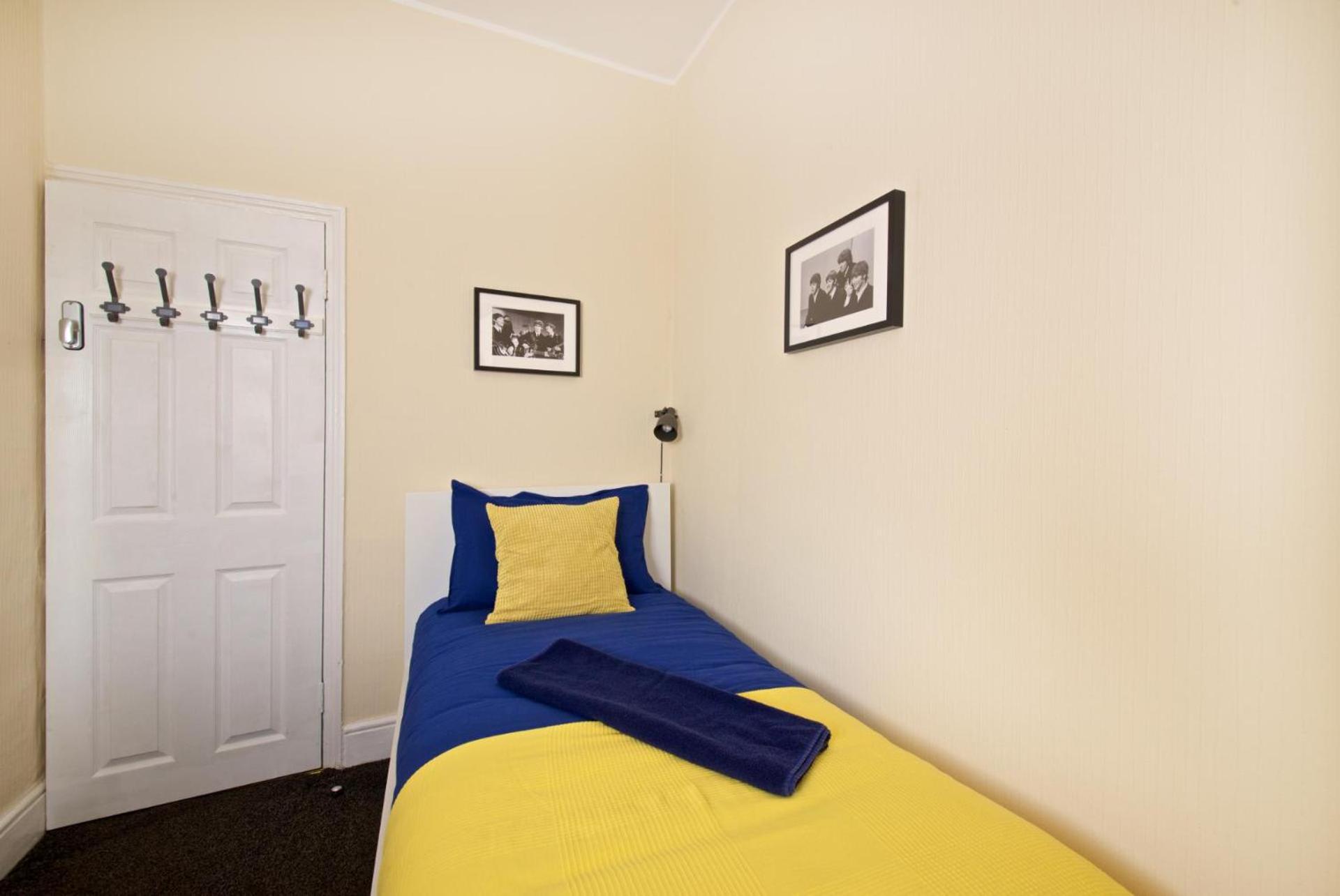 Beatles Themed Spacious 5 Bedrooms Terraced House Holiday home Liverpool