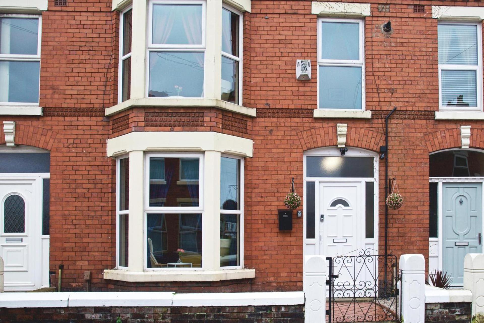 Beatles Themed Spacious 5 Bedrooms Terraced House Holiday home