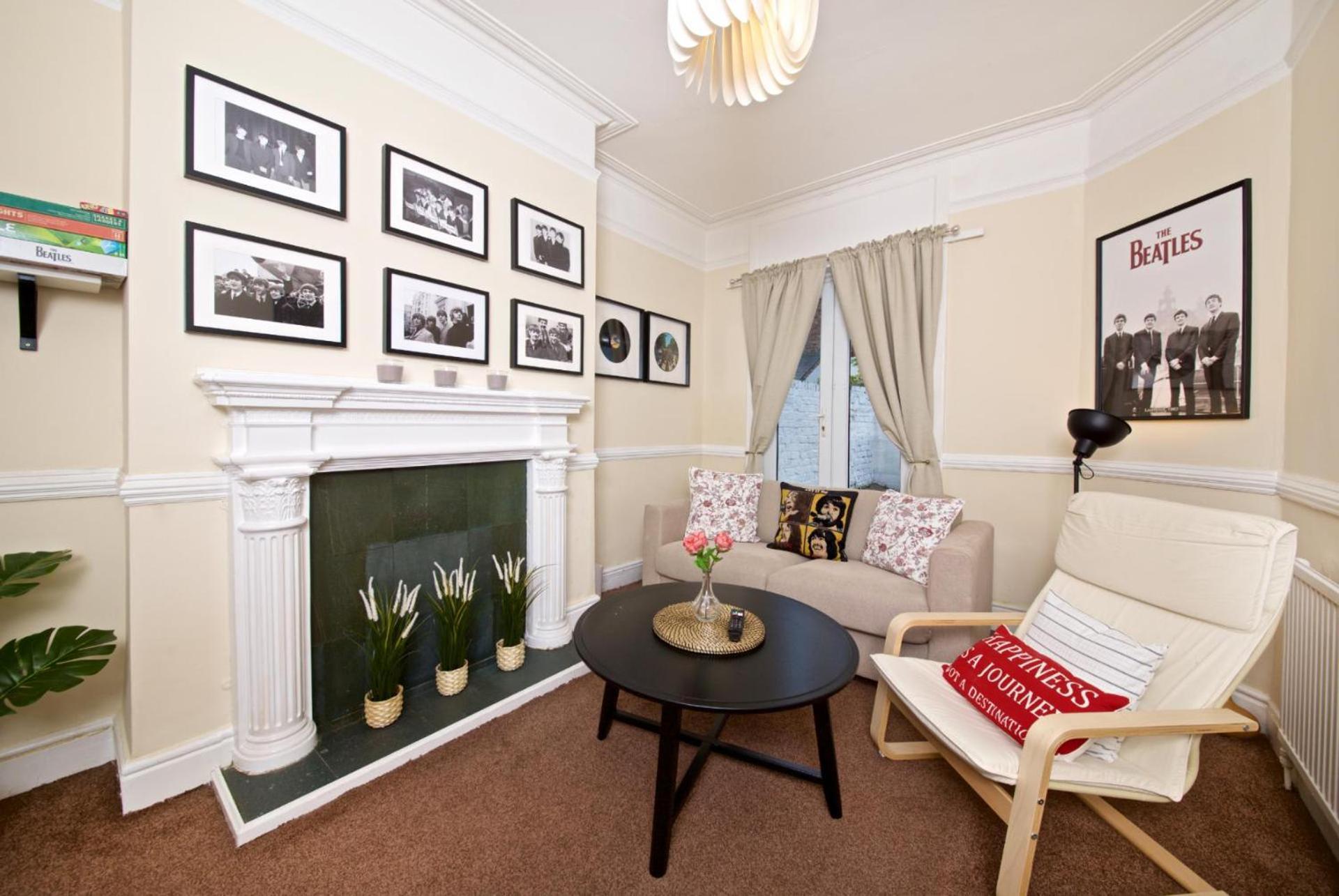 Beatles Themed Spacious 5 Bedrooms Terraced House Holiday home Liverpool