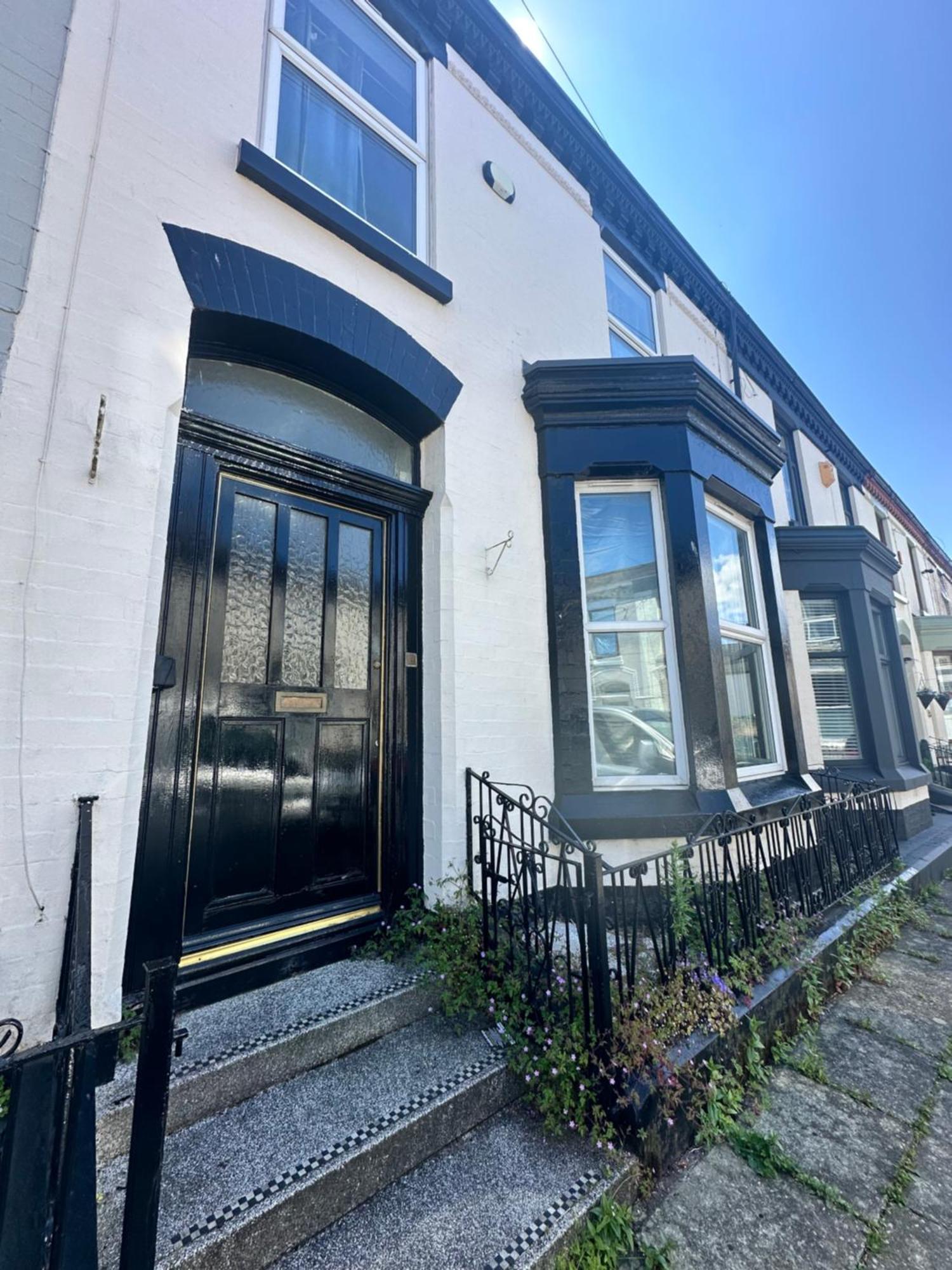 Modern 5 Bedroom House Near Lark Lane *