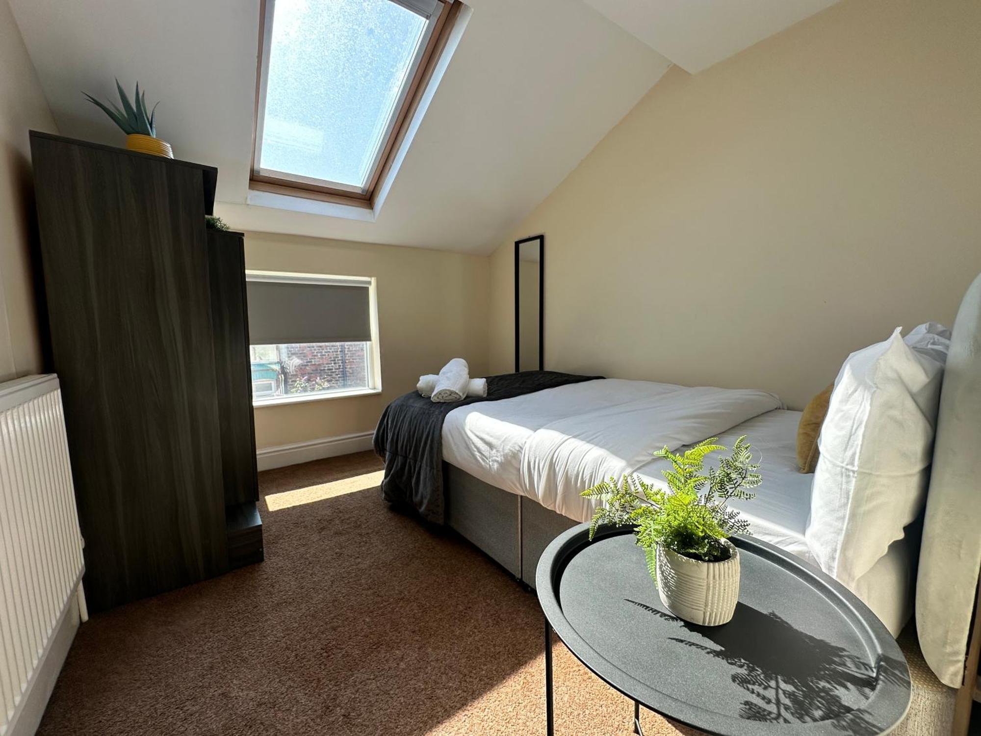 Modern 5 Bedroom House Near Lark Lane Apartment Liverpool