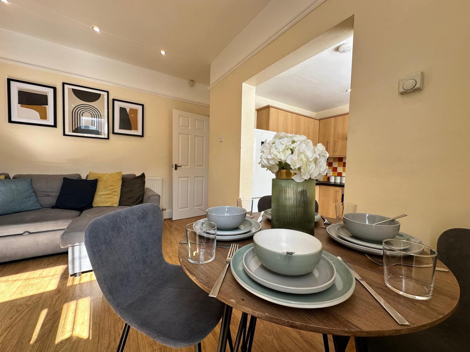 Modern 5 Bedroom House Near Lark Lane Apartment Liverpool