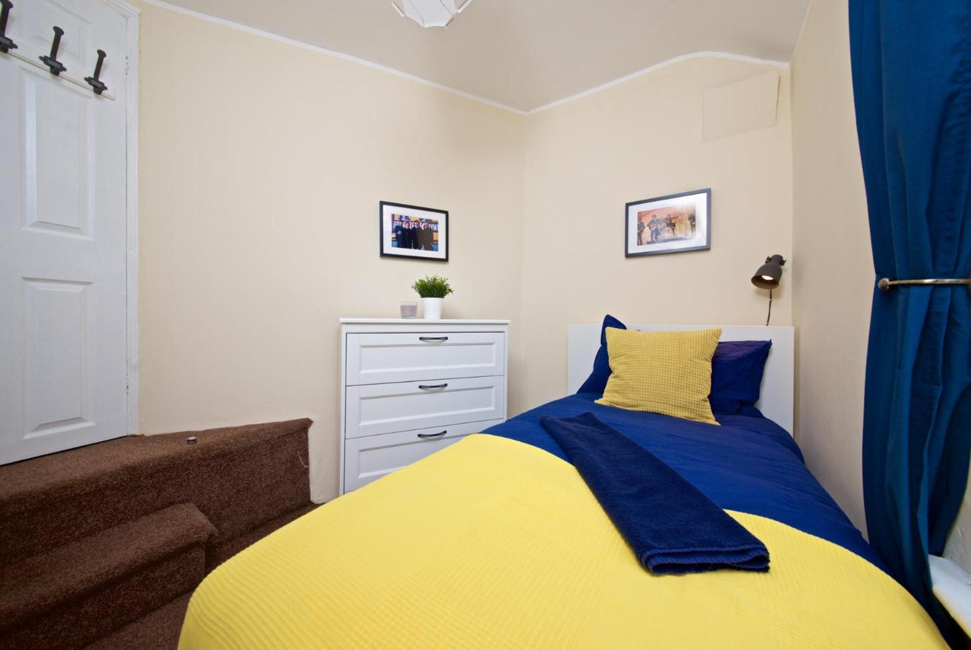 Beatles Themed Spacious 5 Bedrooms Terraced House *