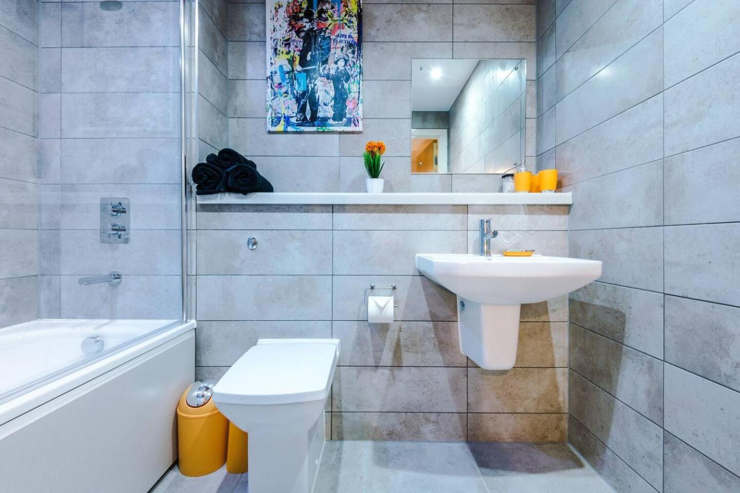 Holiday home High Reviewed 1-bed With Parking Location Liverpool