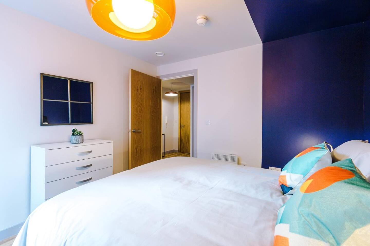High Reviewed 1-bed With Parking Location *