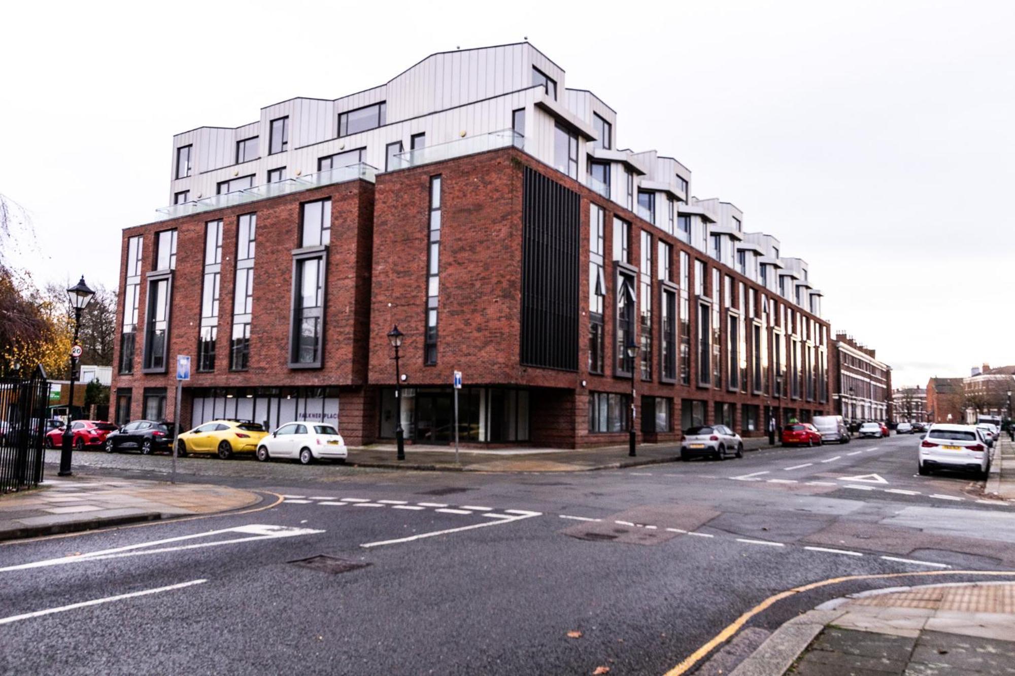 Apartment Stunning Centrally Located