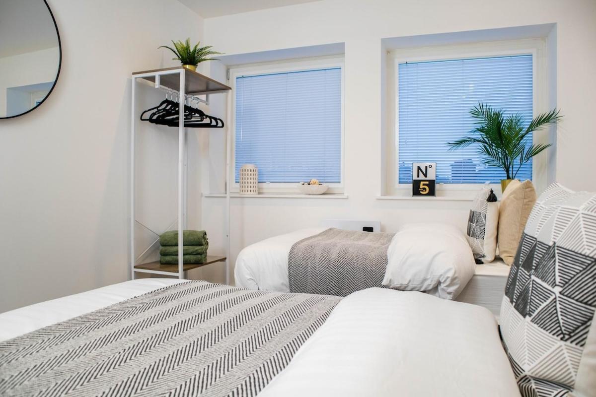Luxury - Sleeps 5 - Rose Platinum