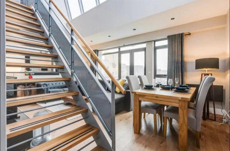 Unique City Centre Penthouse Apartment *