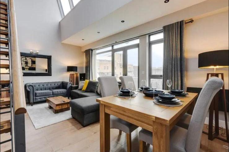Unique City Centre Penthouse Apartment *