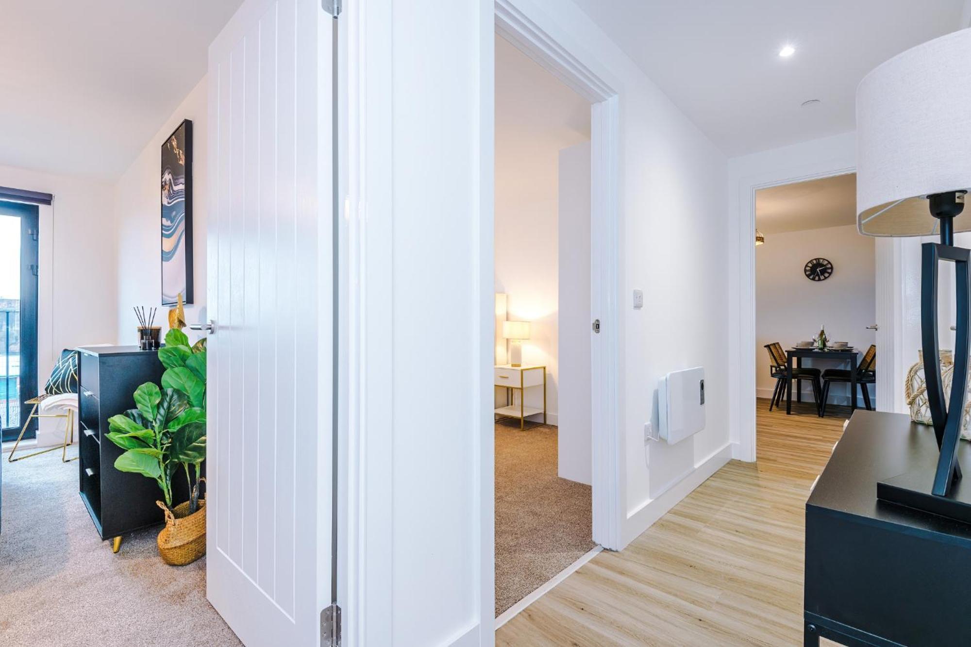 Prestige Point - Flat With Free Parking Apartment *