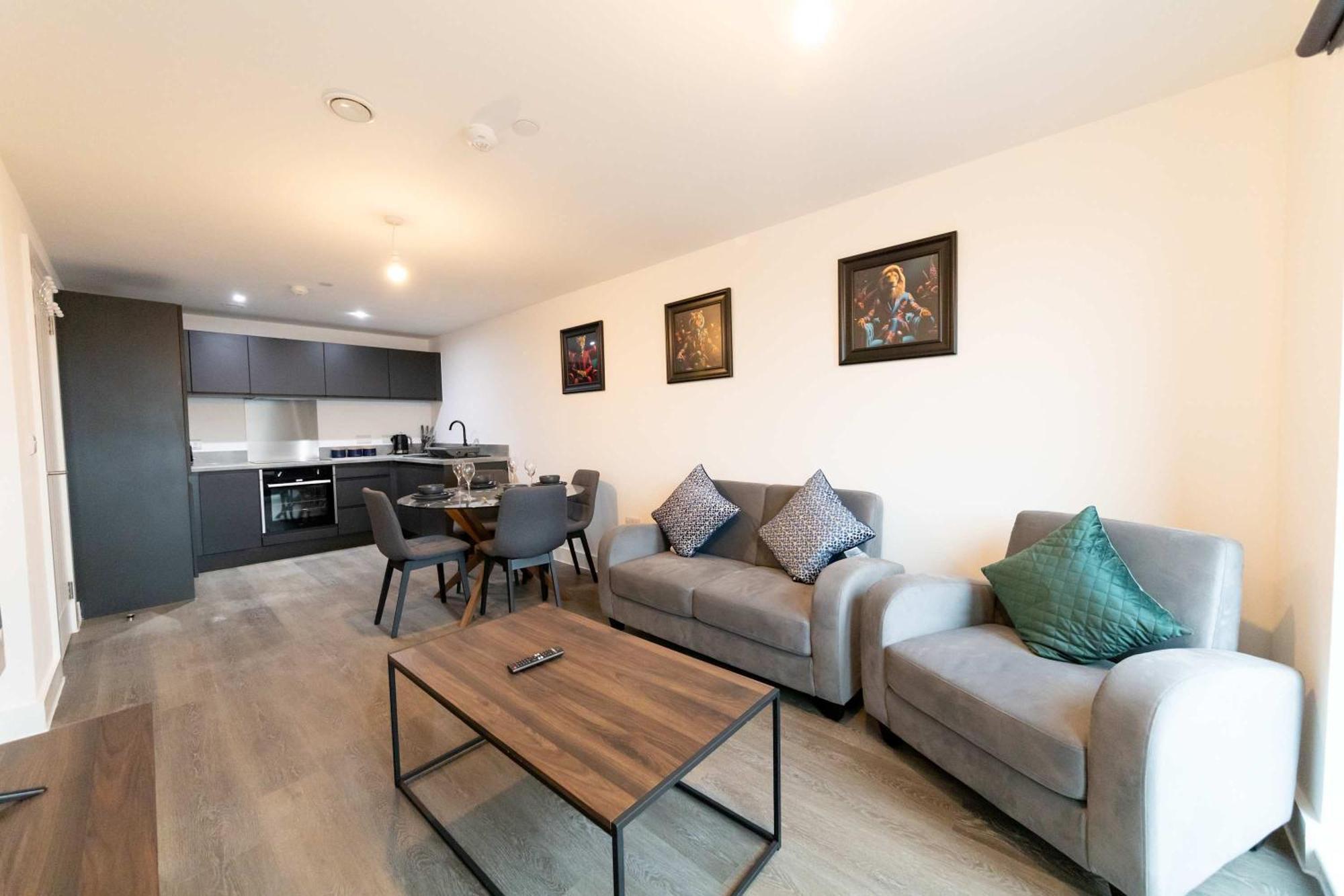 Spacious 1 Bed In W Views *