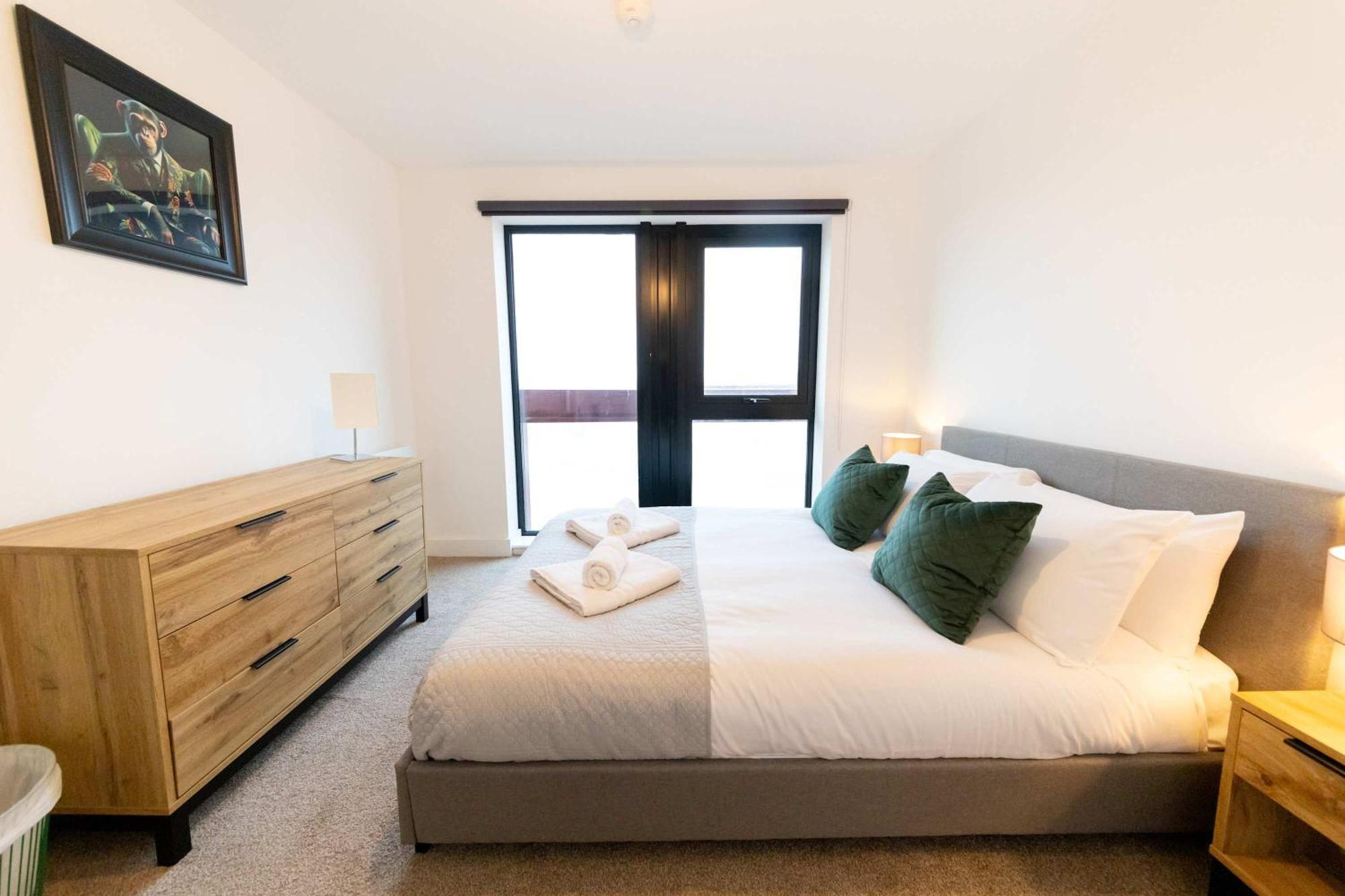Spacious 1 Bed In W Views *