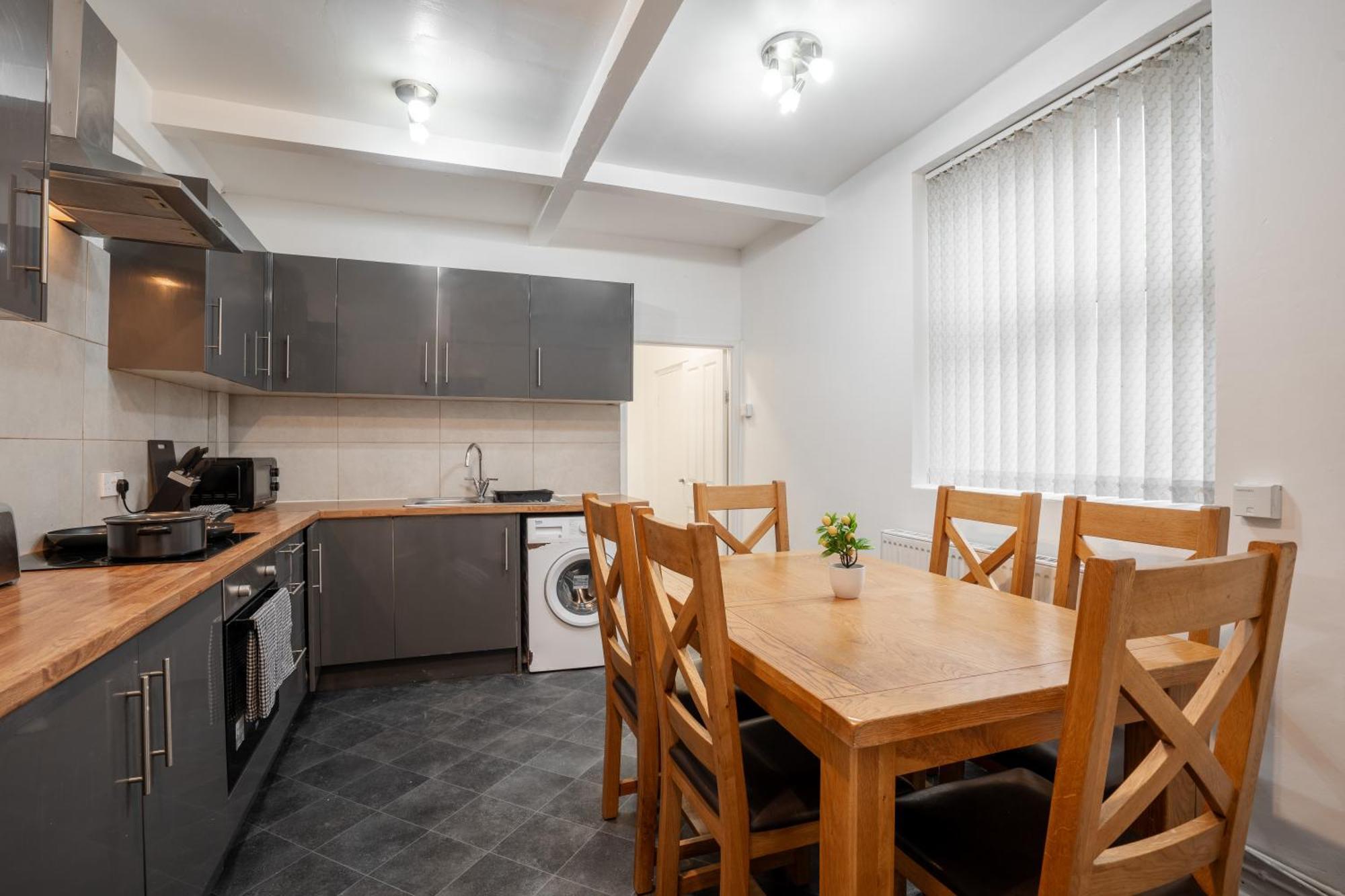 Apartment Huge 6br - Perfect For Long Stays! Liverpool