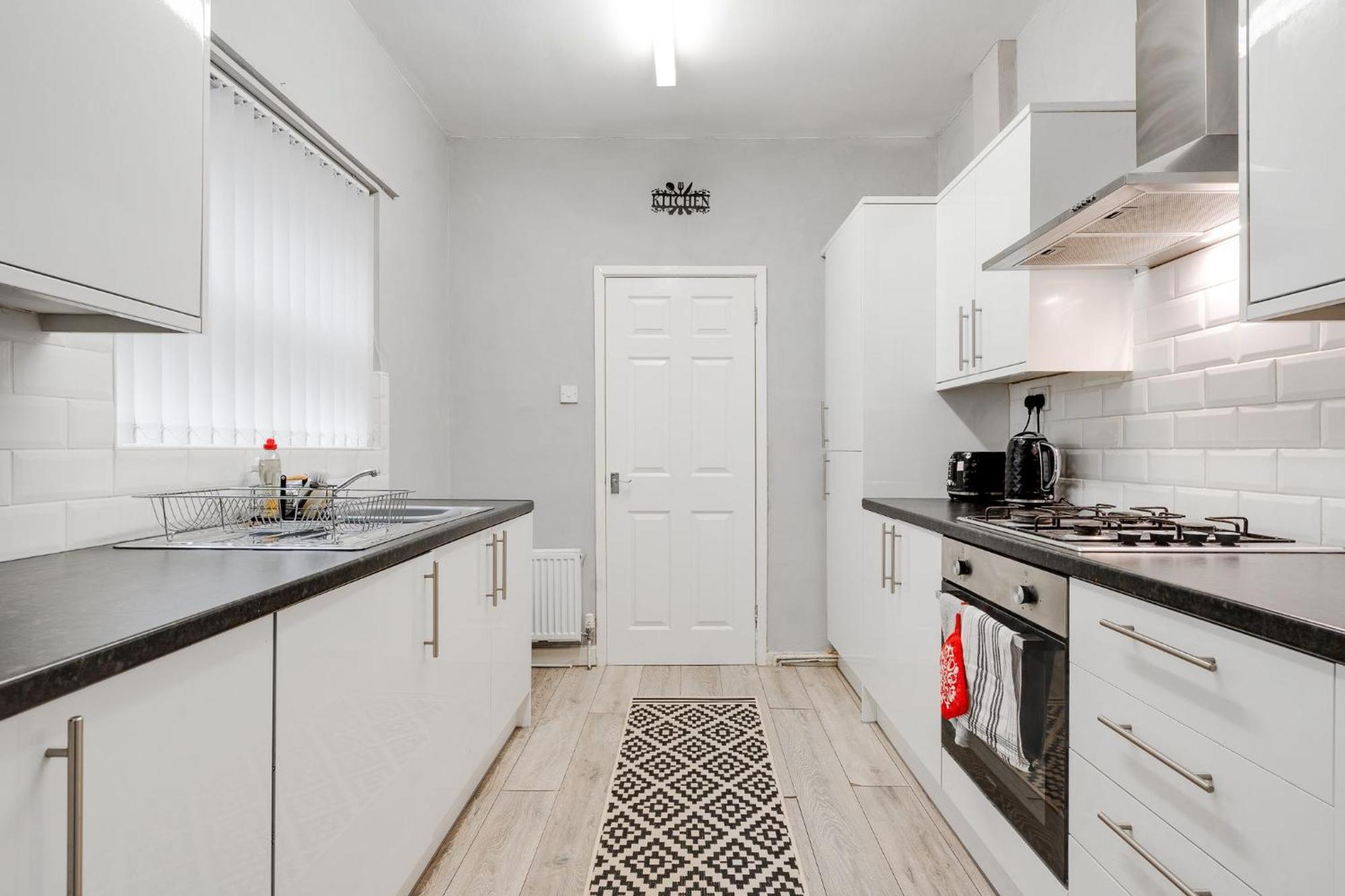 Apartment Links-4bdrm Terraced House-parking-antonio St *