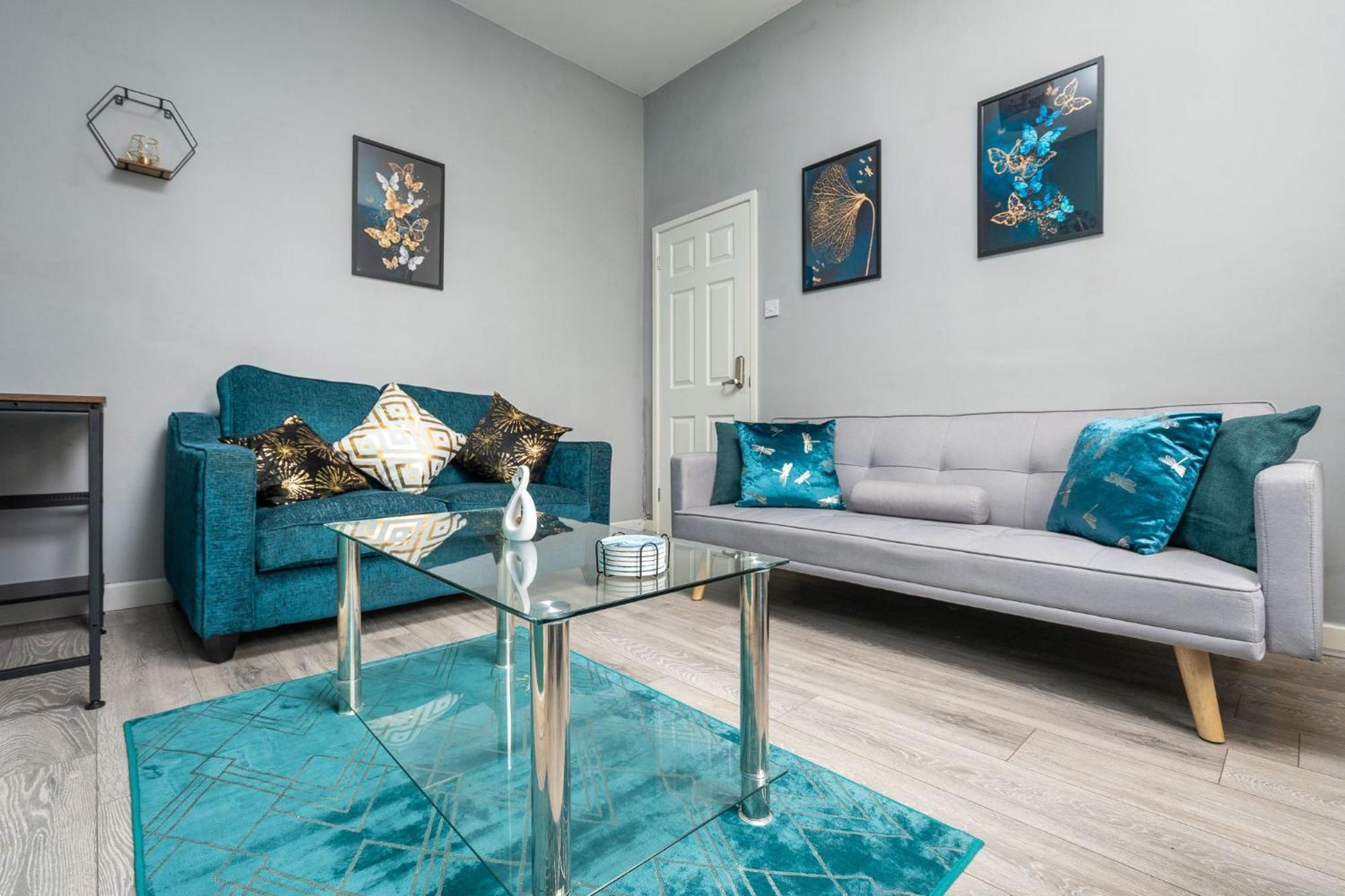 Links-4bdrm Terraced House-parking-antonio St Apartment Liverpool