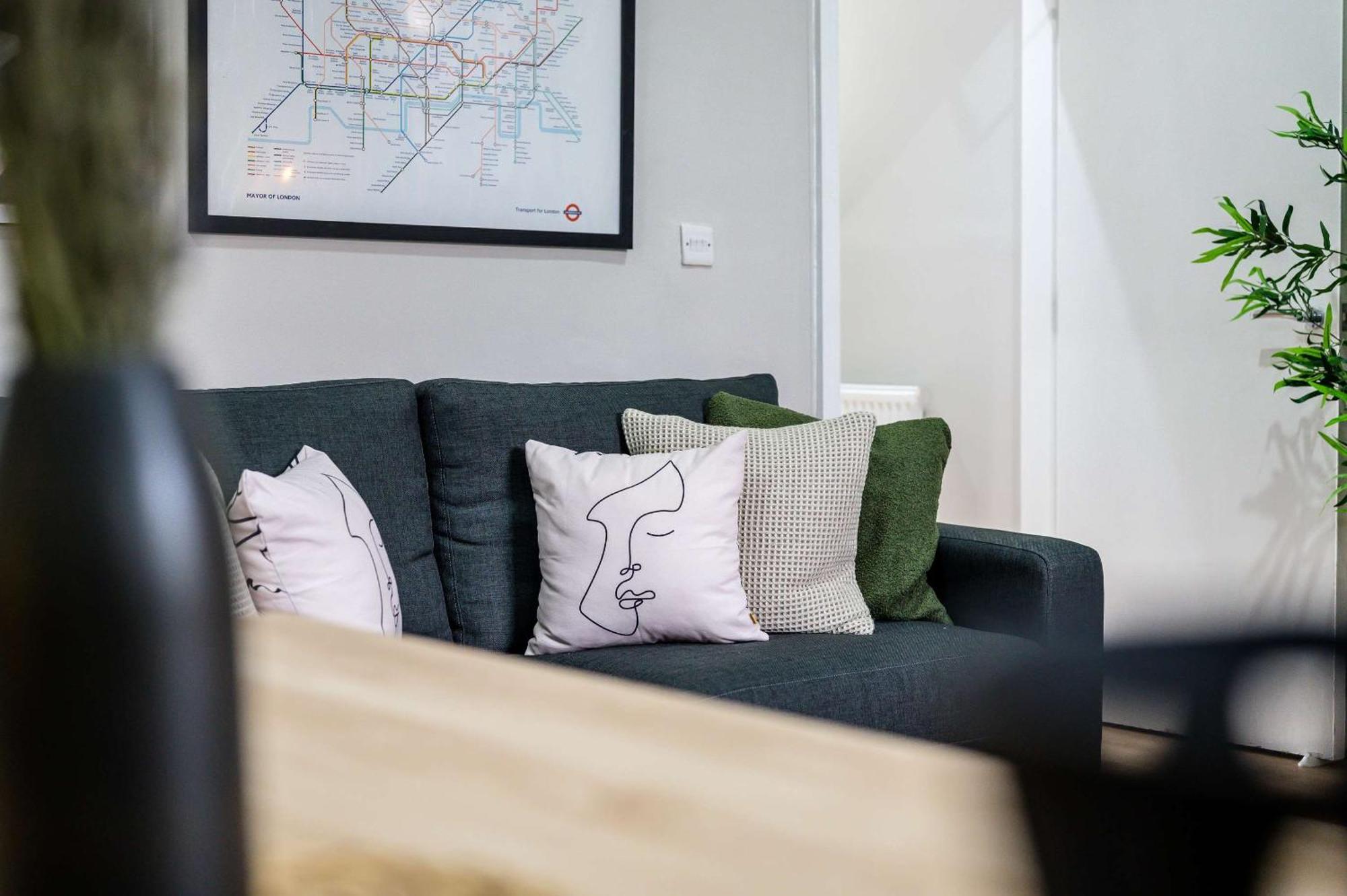 Picasso's Place Sleeping 9 Guests Apartment Liverpool