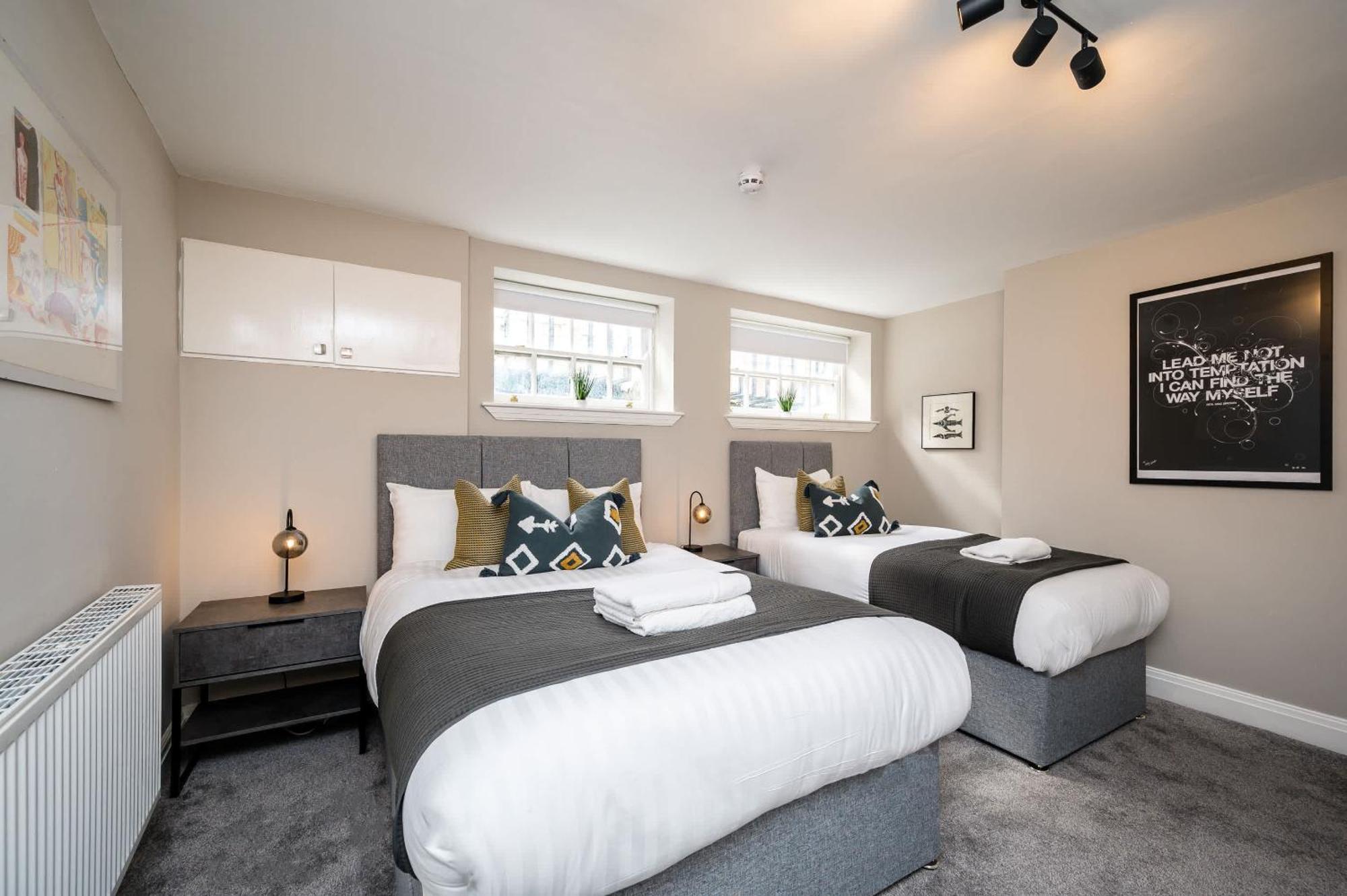 Picasso's Place Sleeping 9 Guests * Liverpool